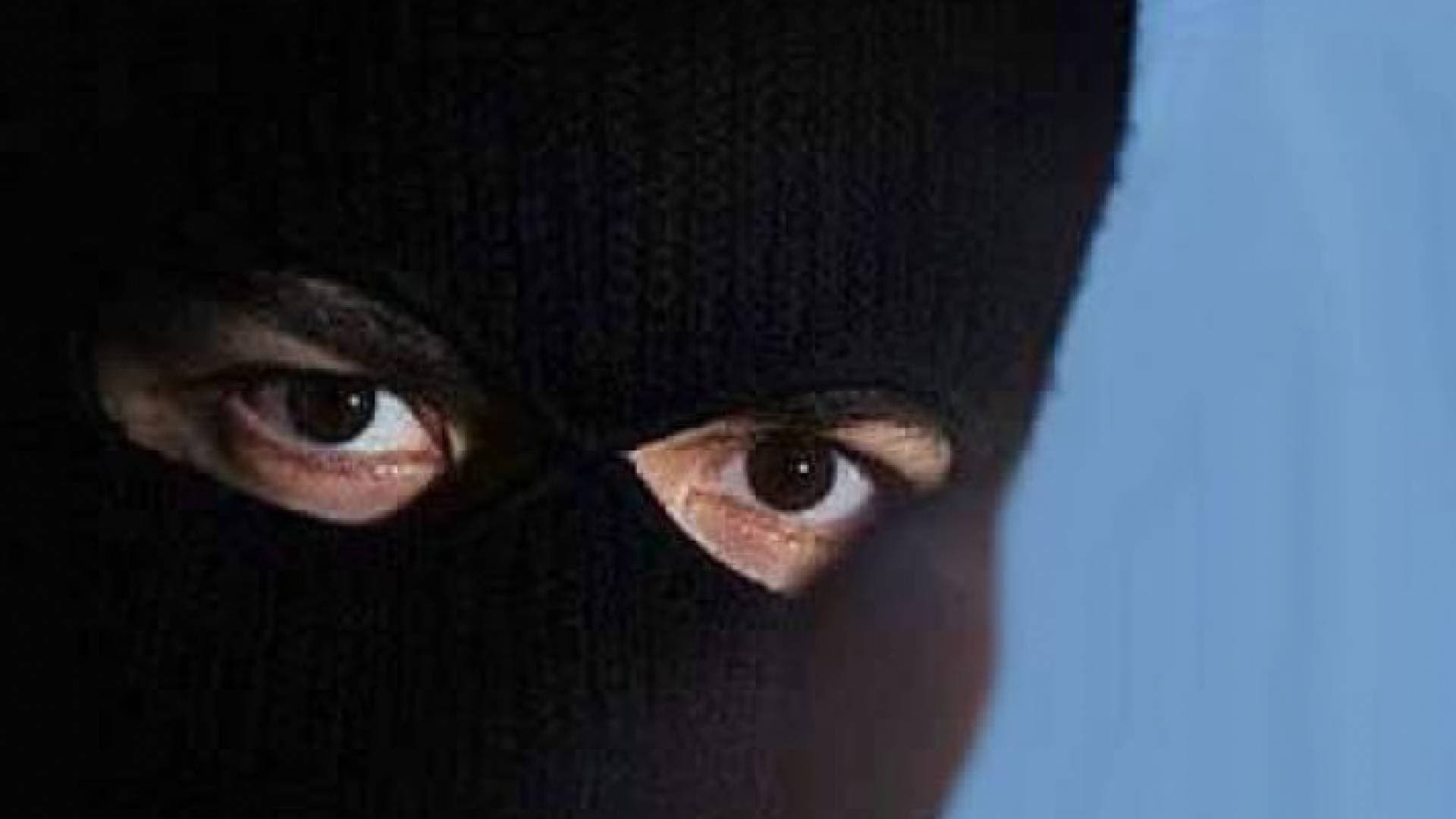 مجهول يسلب ١٥٠٠ دينار من أحد الأشخاص في مرج الحمام