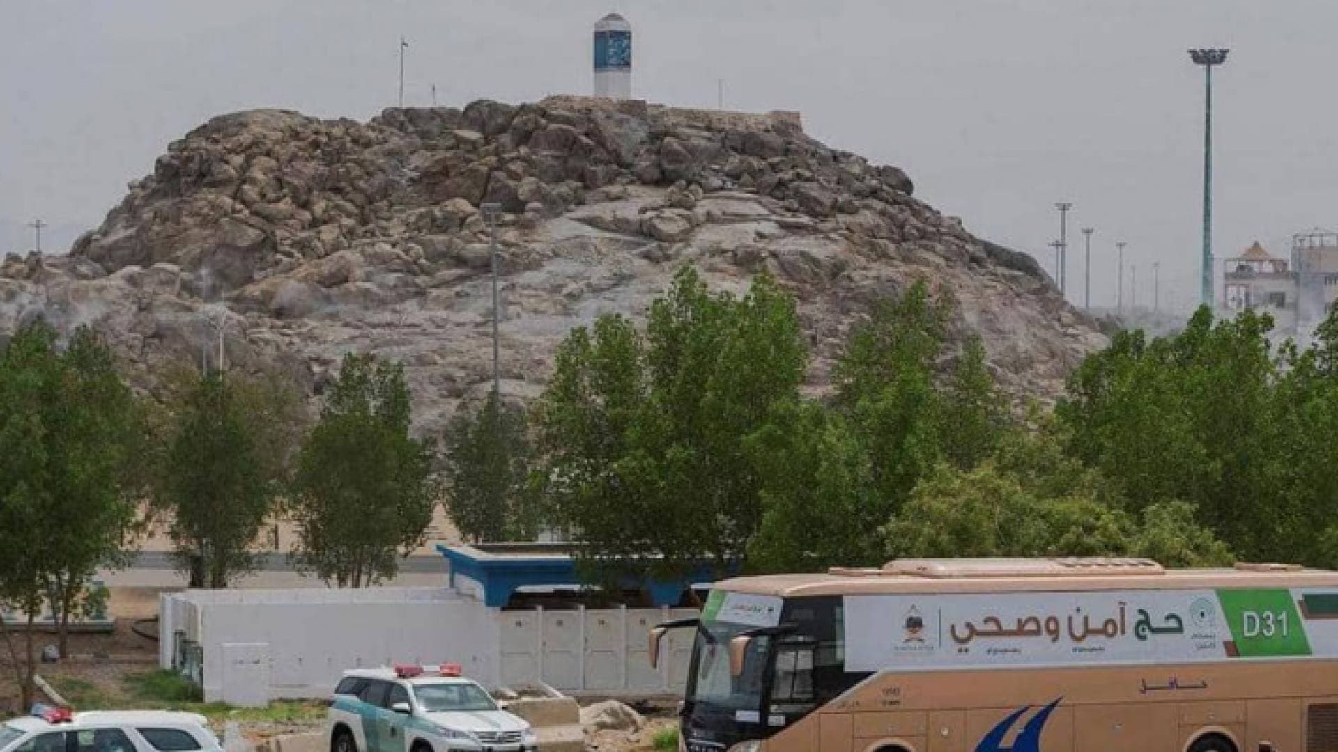 بعد الوقوف بعرفات.. الحجاج ينفرون إلى مزدلفة - فيديو