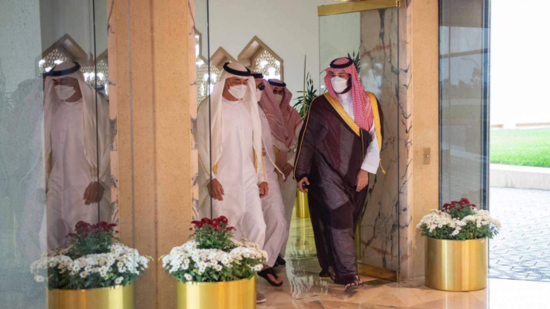 ابن سلمان يستقبل ابن زايد في الرياض.. صور