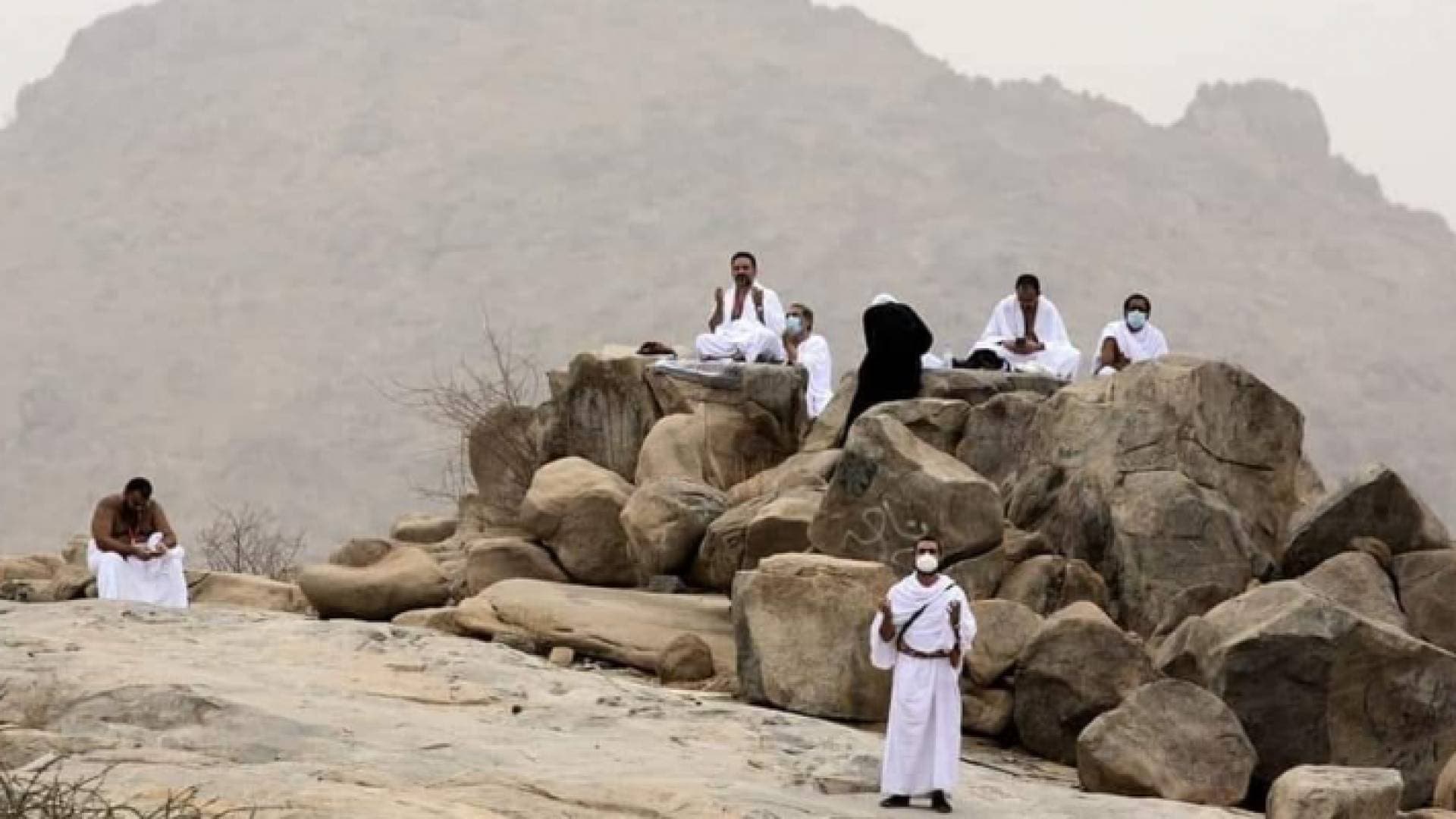 لماذا سمي جبل عرفات بهذا الاسم؟