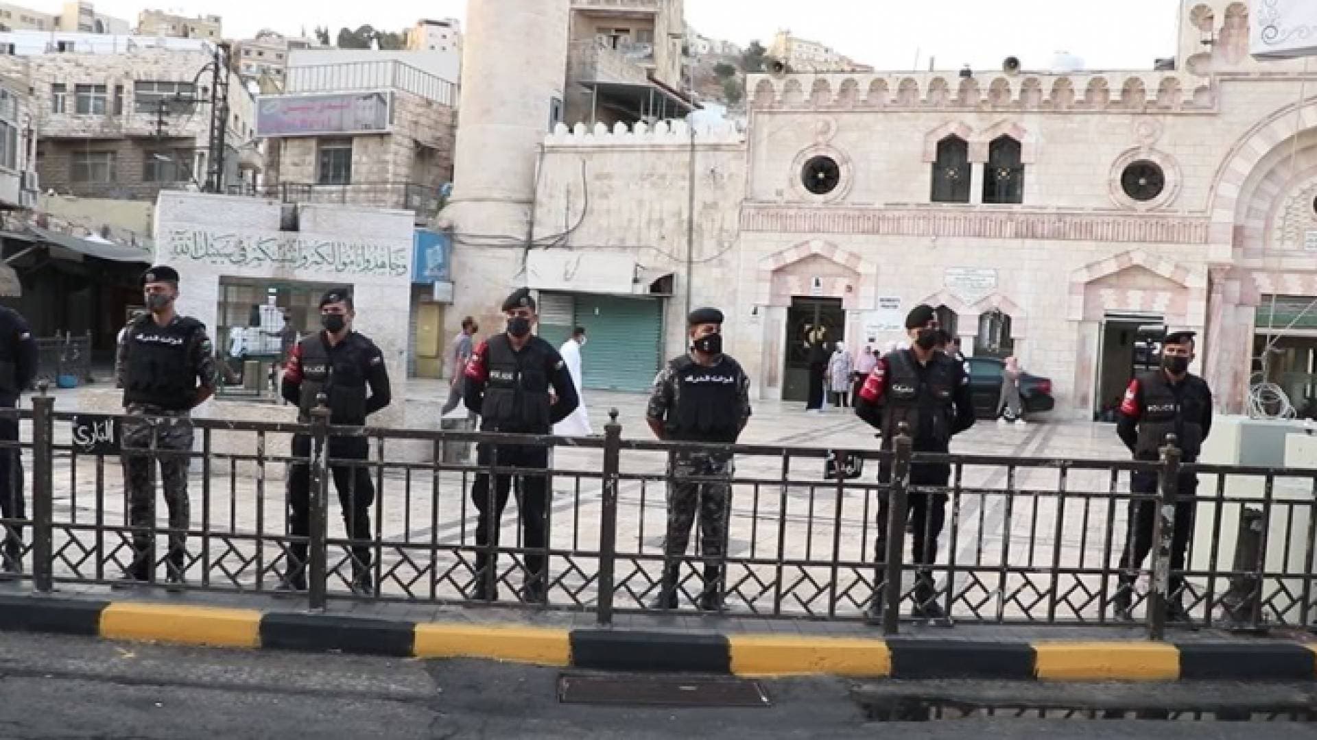 الأمن العام يشارك المواطنين فرحتهم بعيد الأضحى