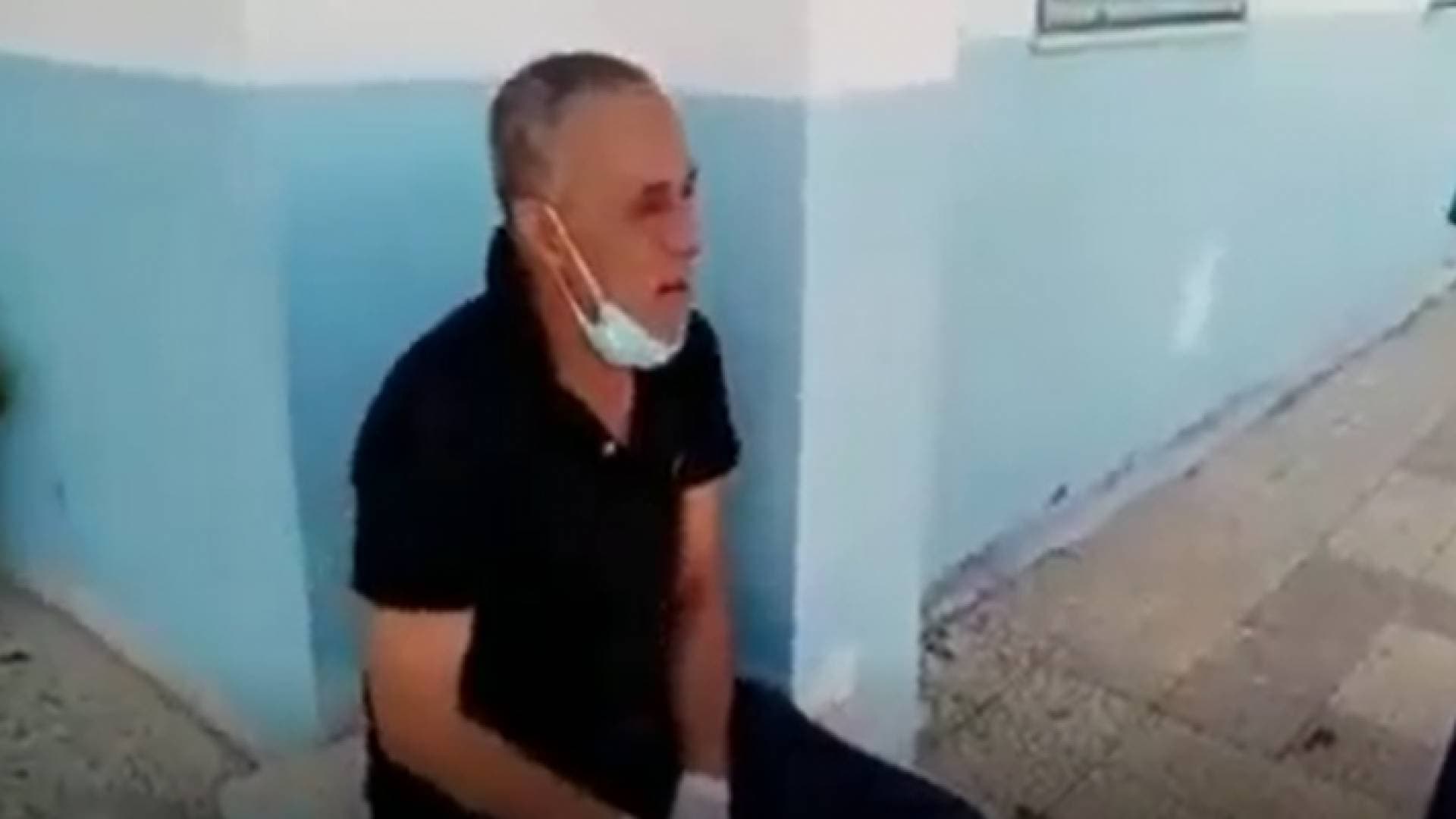 لحظة مؤثرة.. بكاء مدير مستشفى في تونس بسبب نقص الأوكسجين جراء انتشار كورونا - فيديو
