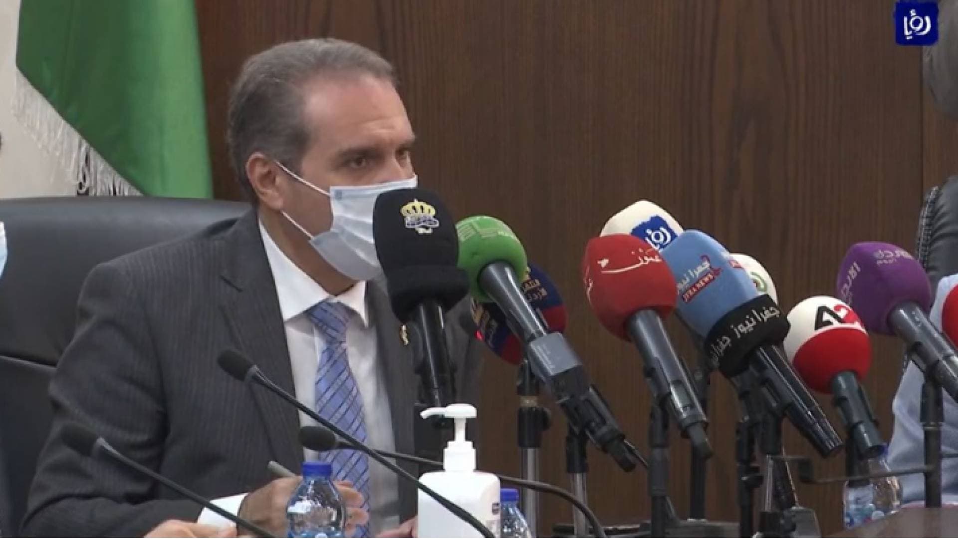 الحكومة: لن نمنع أي طالب غير مطعم من كورونا من دخول المدرسة - فيديو
