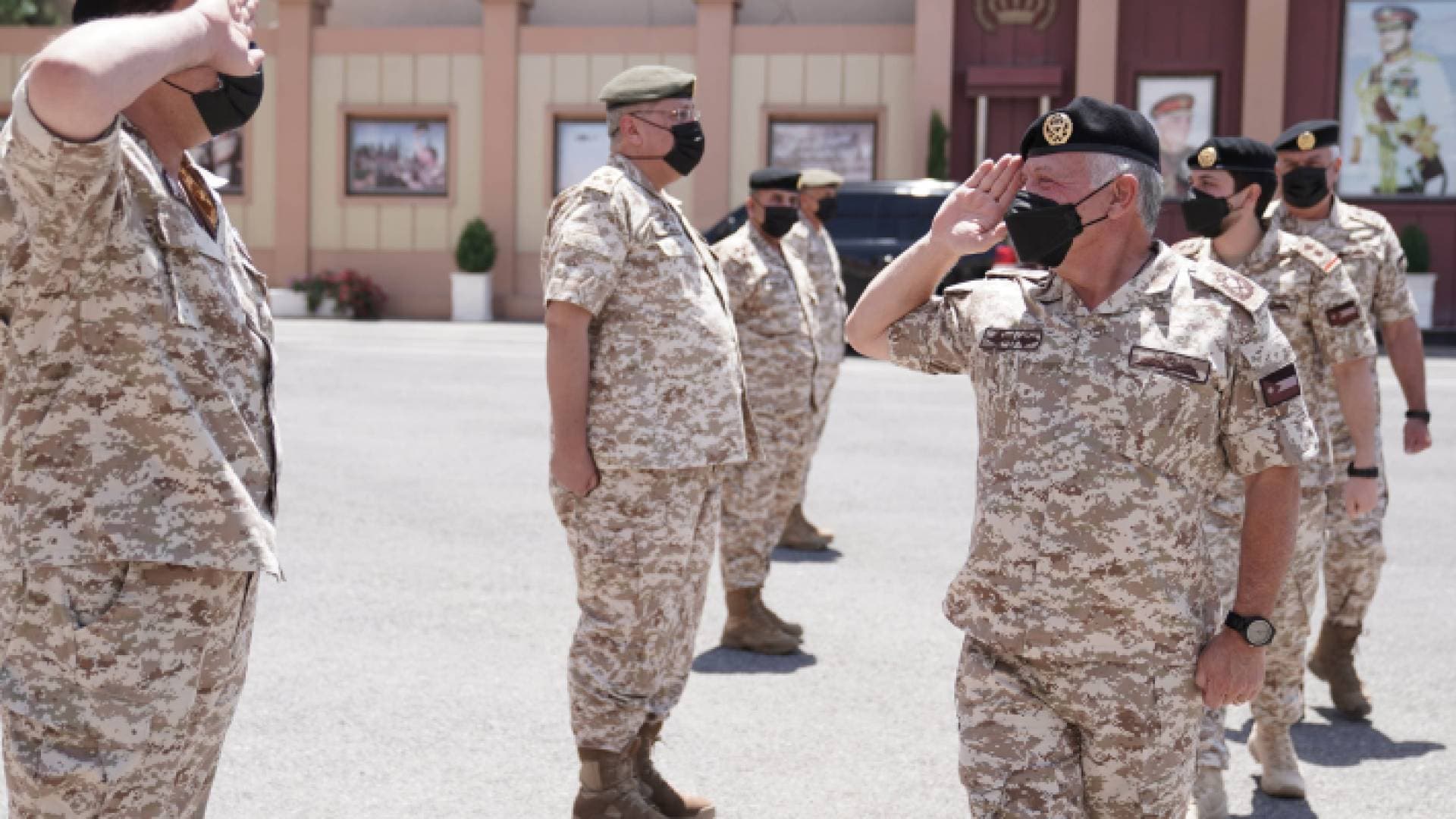 الملك وولي العهد يزوران القيادة العامة للقوات المسلحة