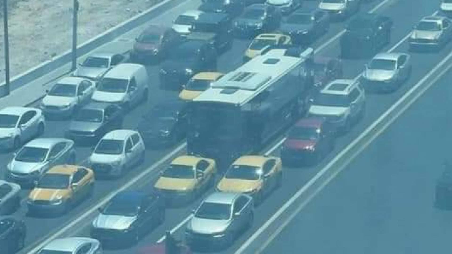 الامن يحذر السائقين المخالفين لمسارب الباص السريع.. تفاصيل