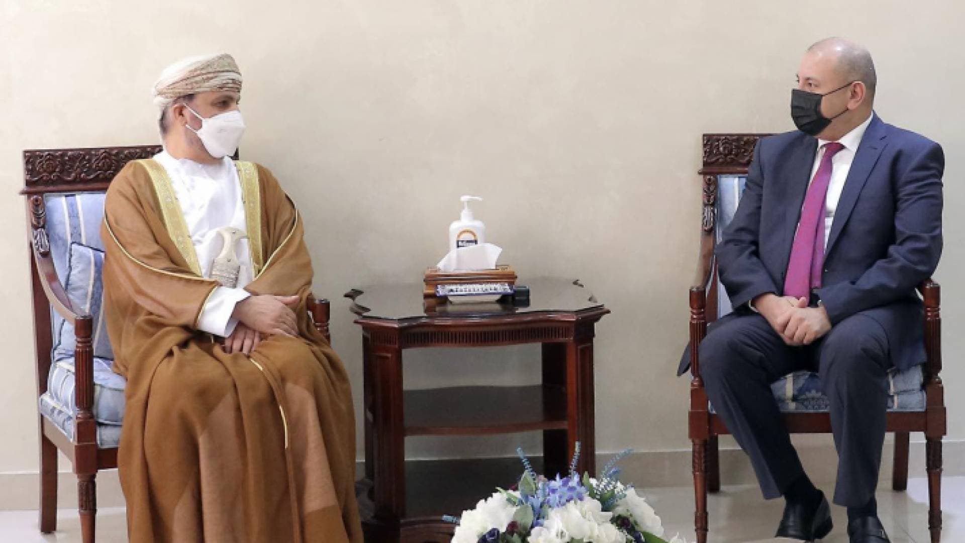 العودات يلتقي سفيري عمان وكازاخستان