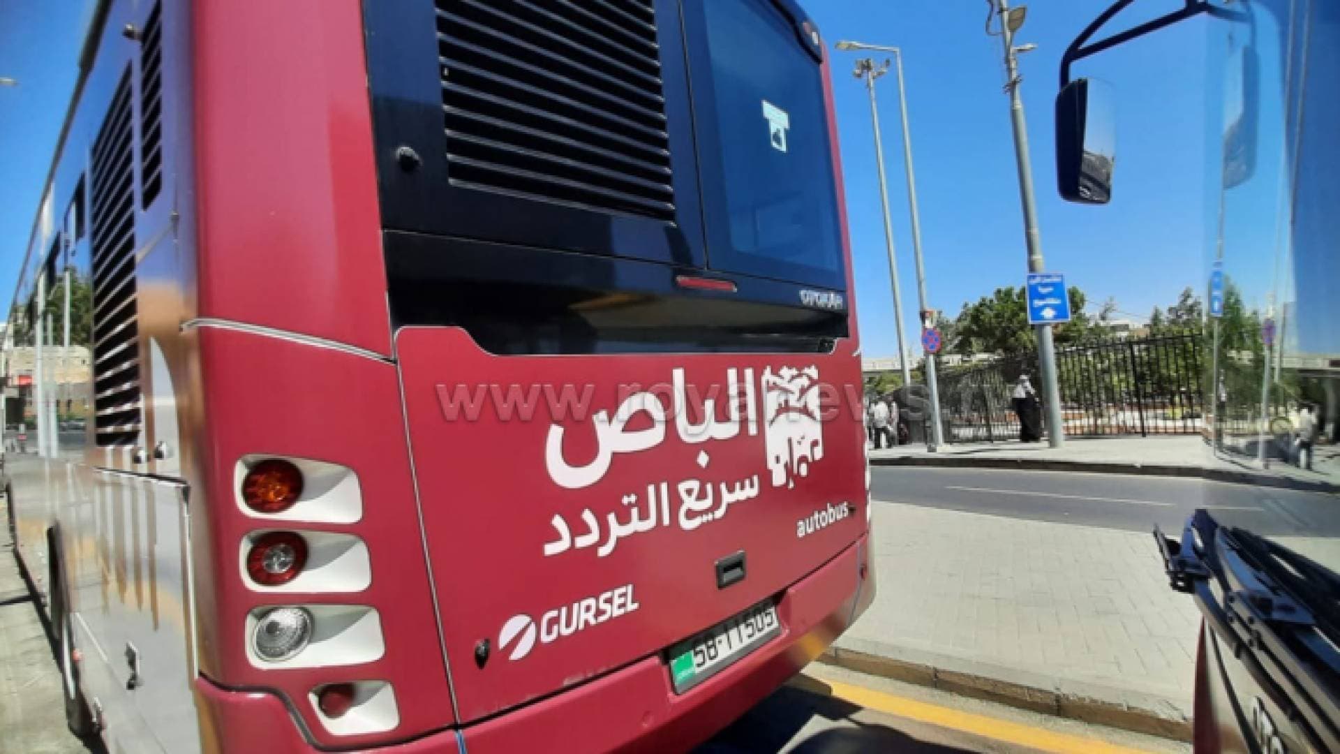 كيف تفاعل الأردنيون مع أول أيام تشغيل الباص السريع؟