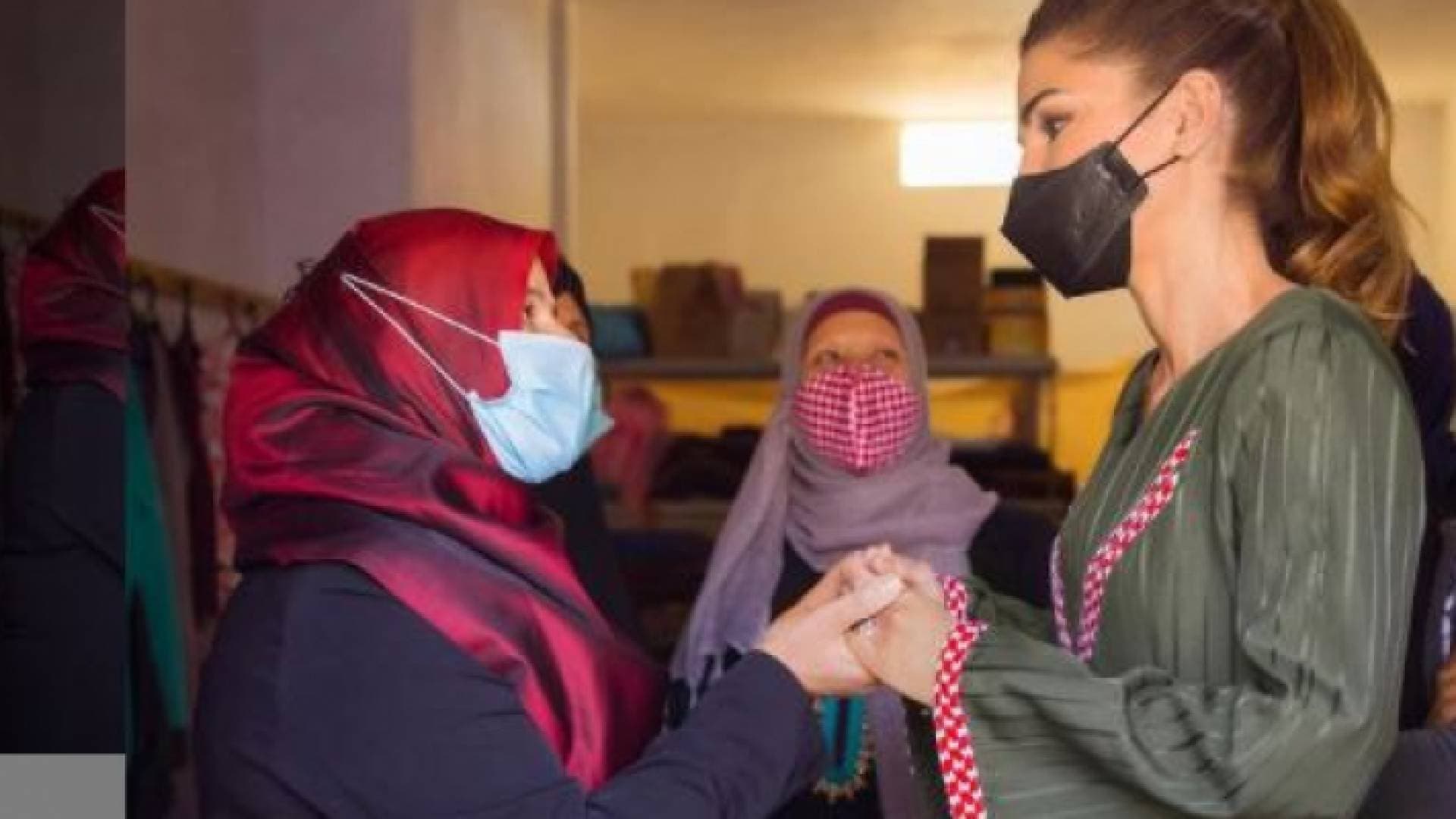 الملكة رانيا العبدالله تطلع على عدد من المشاريع المدعومة المبادرات الملكية في الشوبك