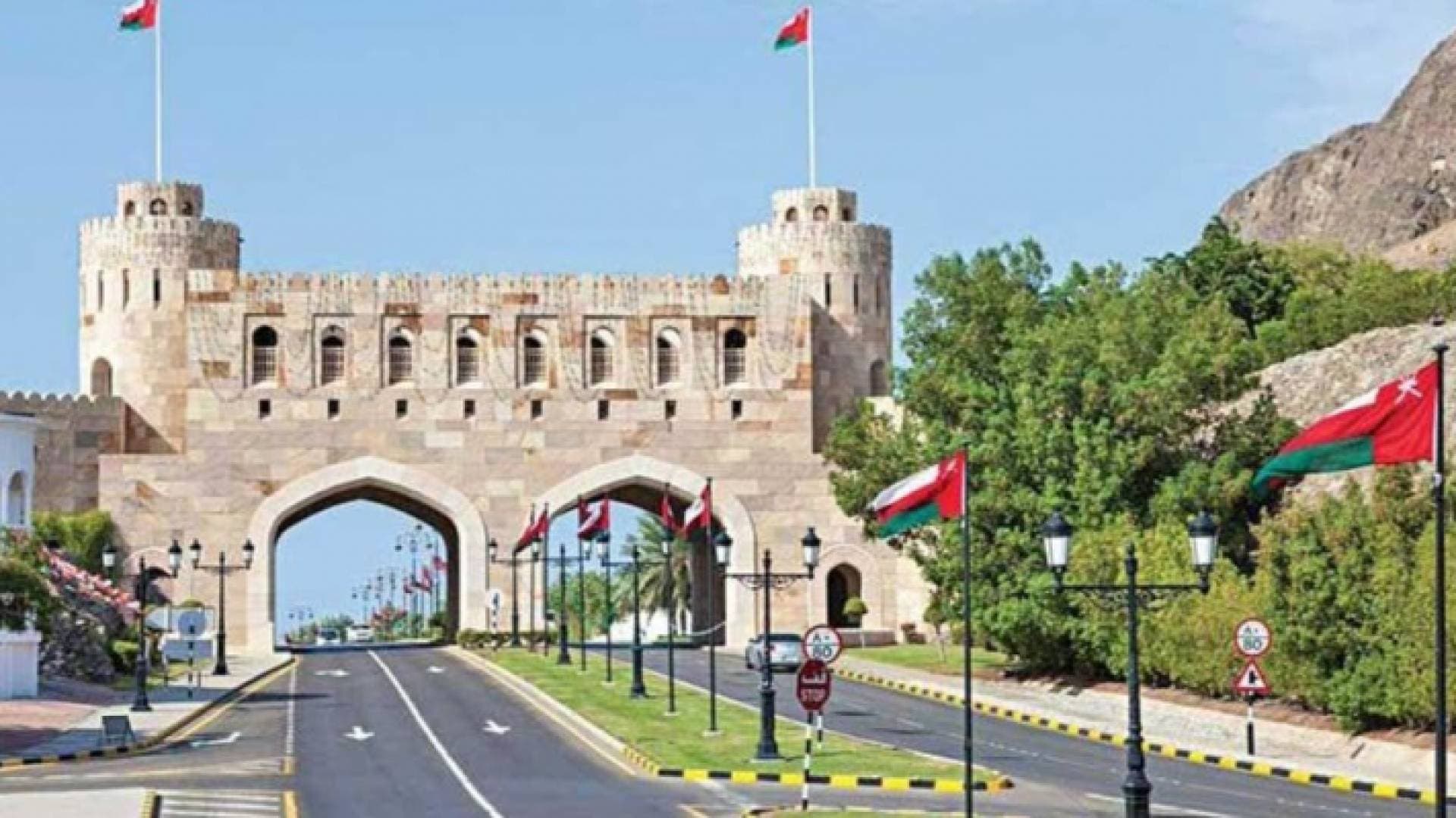 لمواجهة كورونا.. سلطنة عمان تمدد إغلاقا ليليا