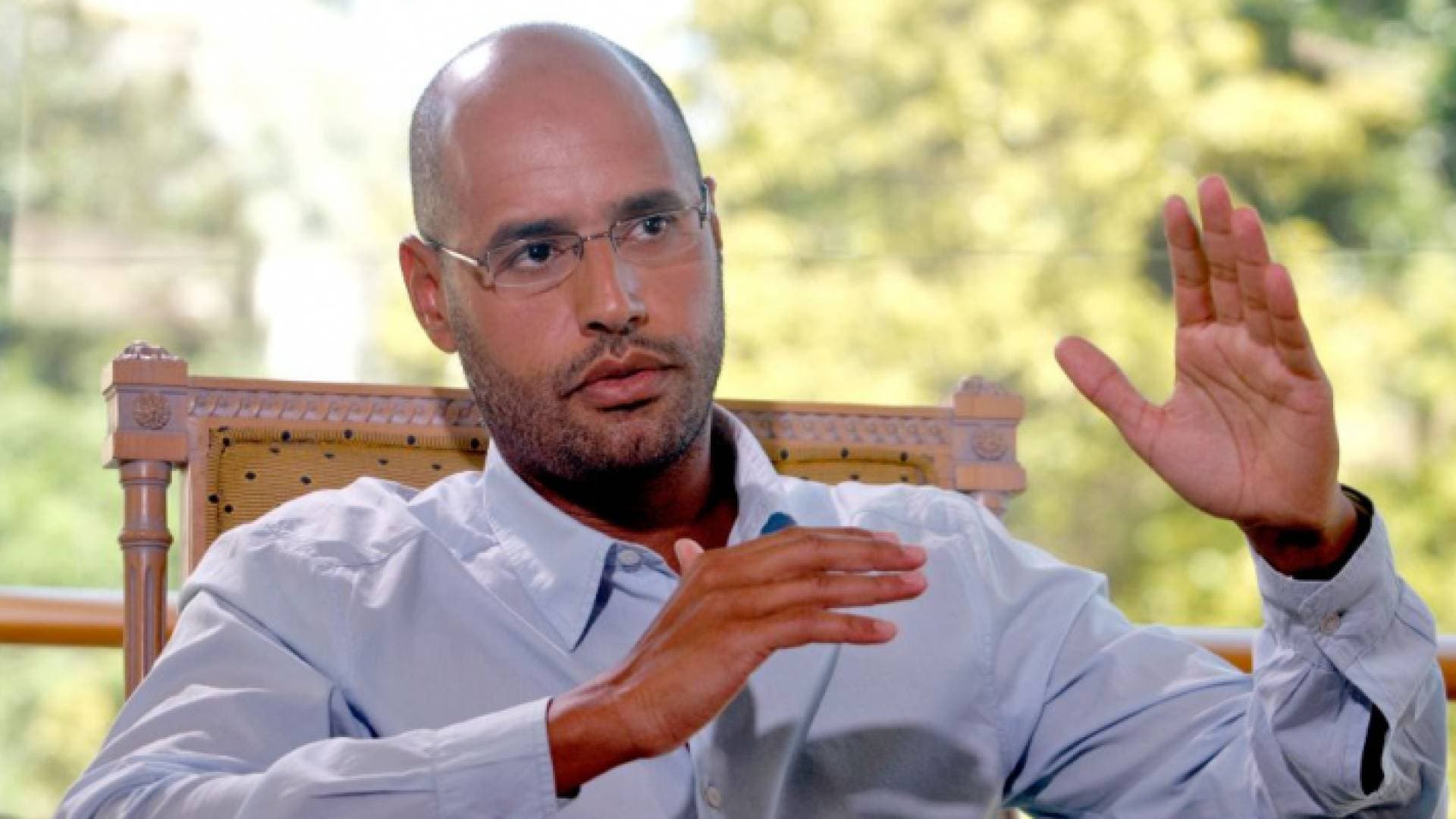 نجل القذافي يعود للظهور ويفتح الباب أمام العودة إلى السياسة