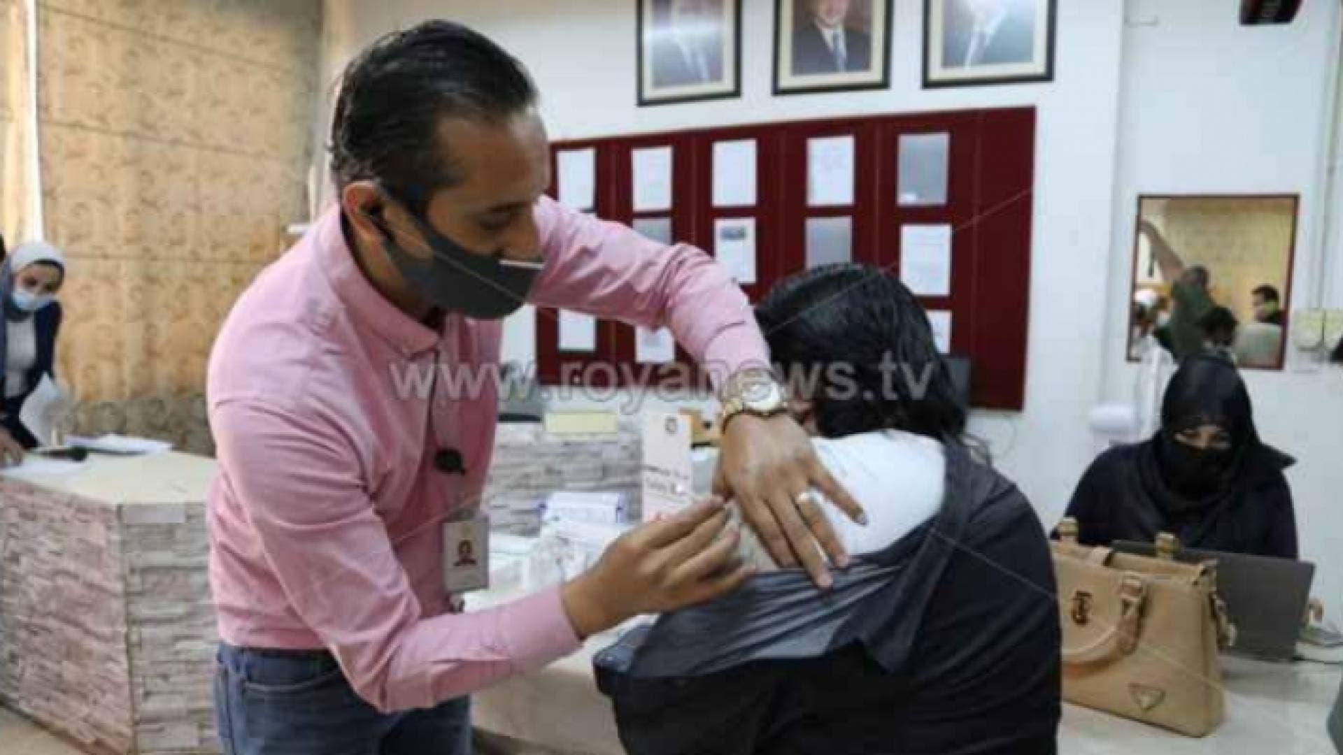 الصحة تنشر مراكز لتلقي المطعوم ممن لديه حساسية.. أسماء