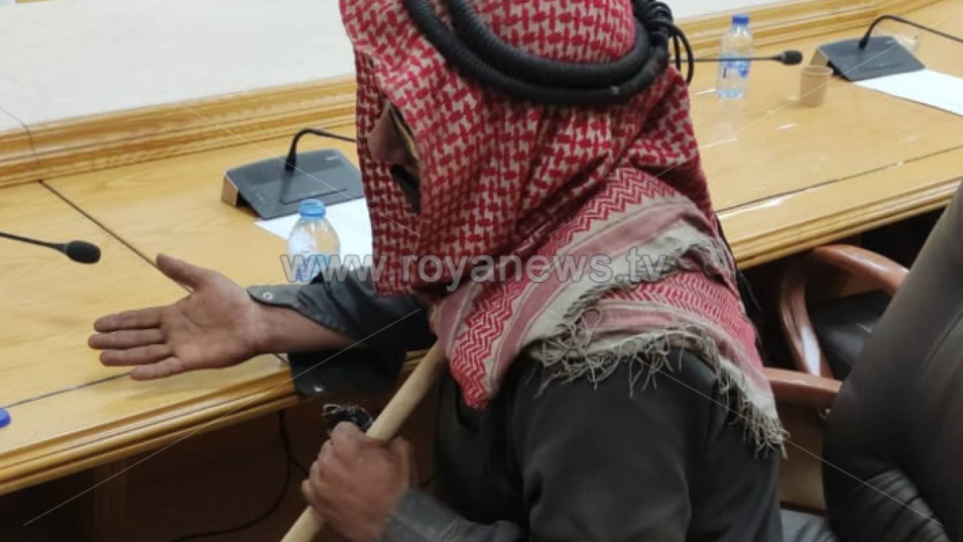 مسن أردني لنواب: "بدي وظيفة لبنتي أنا مش جاي أشحد".. فيديو