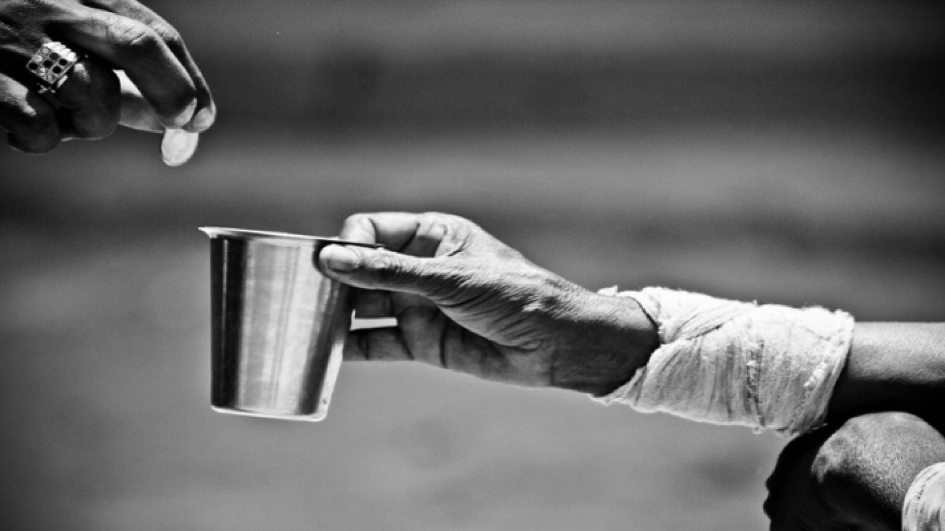 ضبط أشخاص من ذوي السوابق الجرمية يسخرون فتيات للتسول