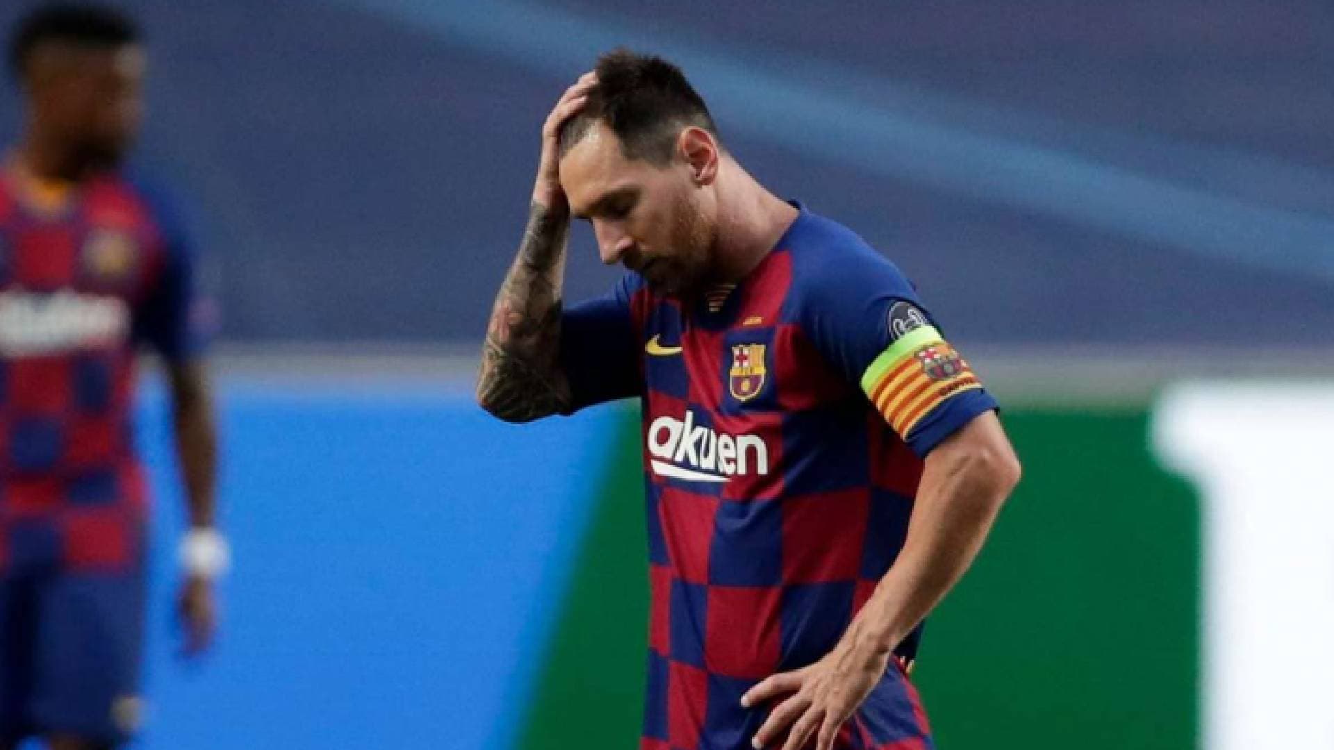 ميسي يغادر برشلونة