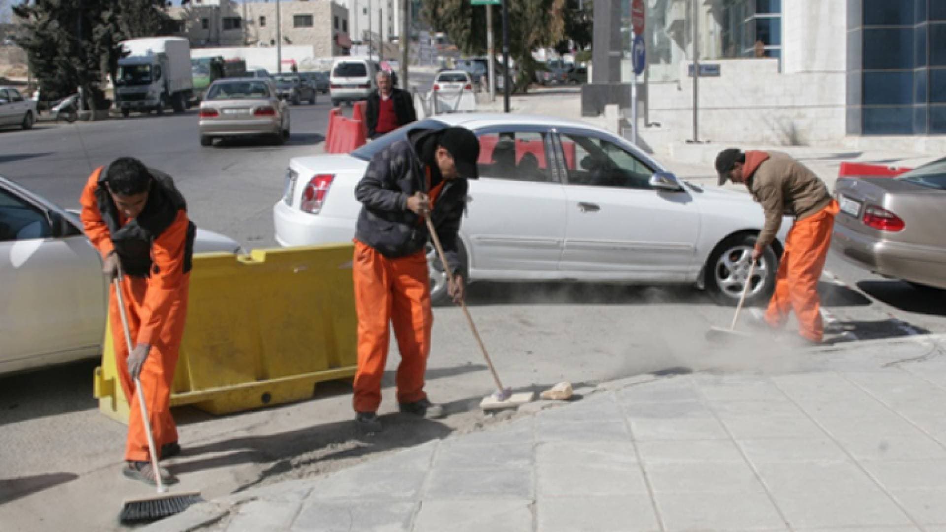 بسبب موجة الحر.. استراحة لعمال الوطن من الساعة ١٢ ظهرا وحتى ٤ عصرا