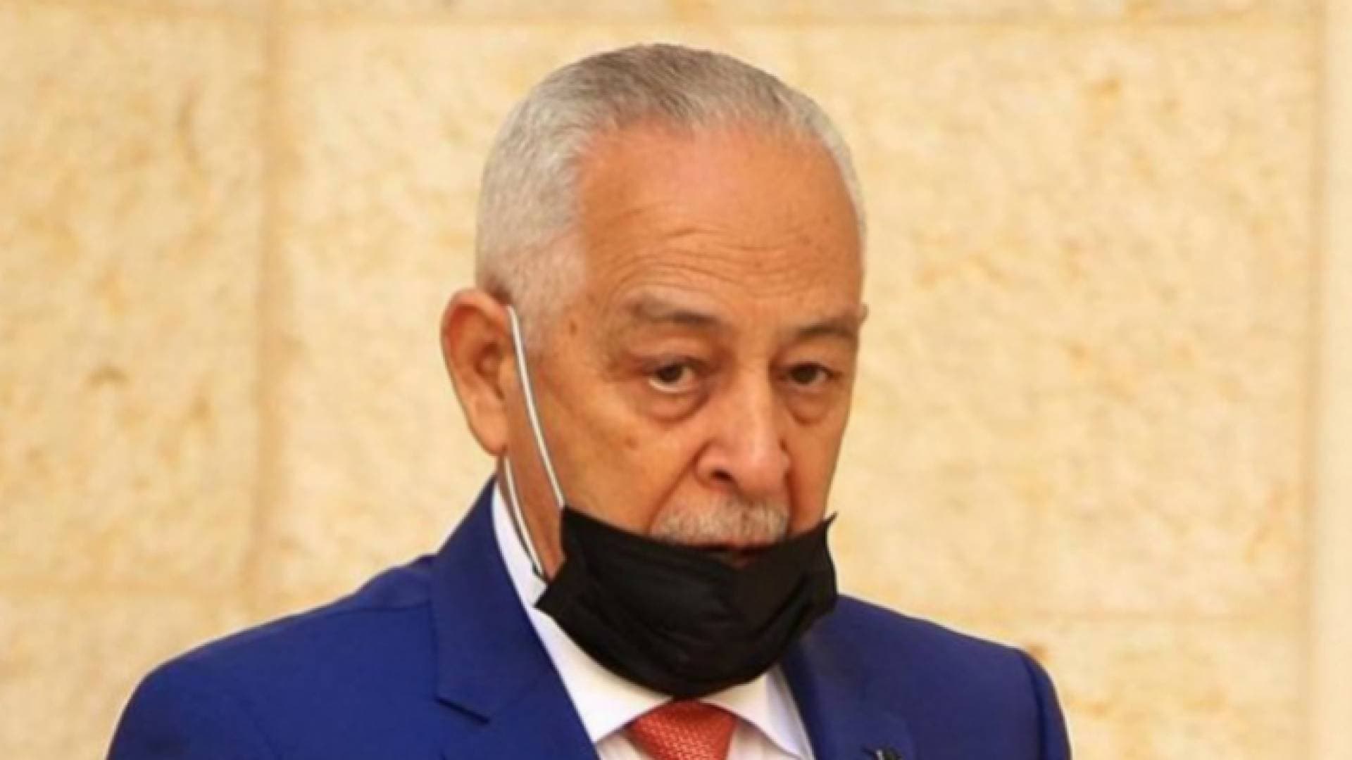 العيسوي ينقل تعازي الملك إلى عشيرة العمايرة
