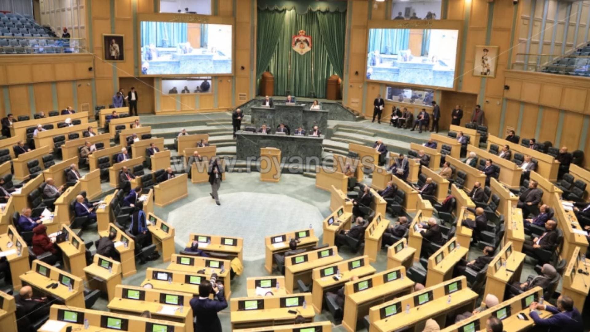 مشروع قانون أمانة عمان يثير جدلا واسعا تحت قبة البرلمان.. فيديو