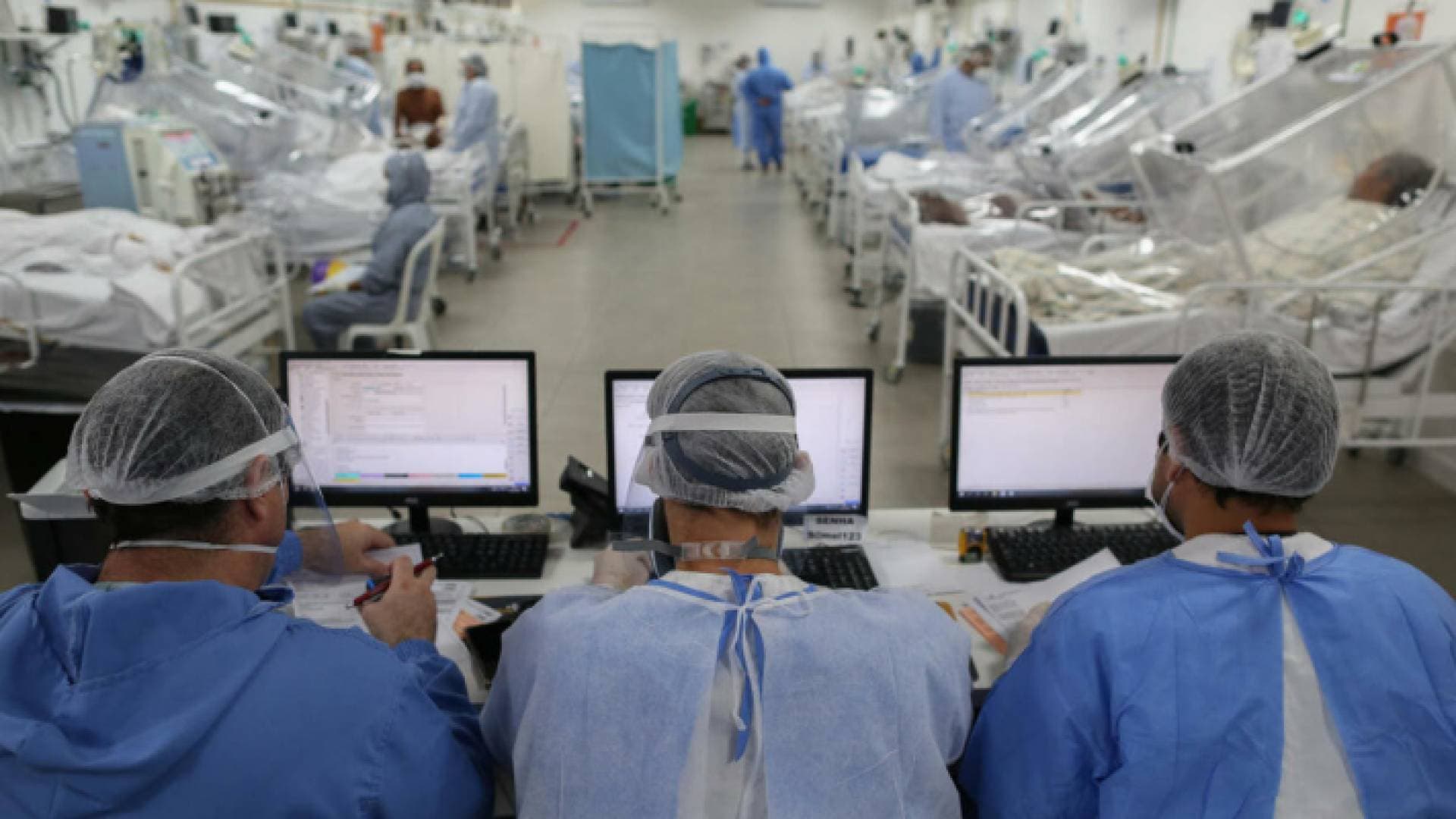 مسؤول صحي كبير: أمريكا تفشل في مكافحة كورونا