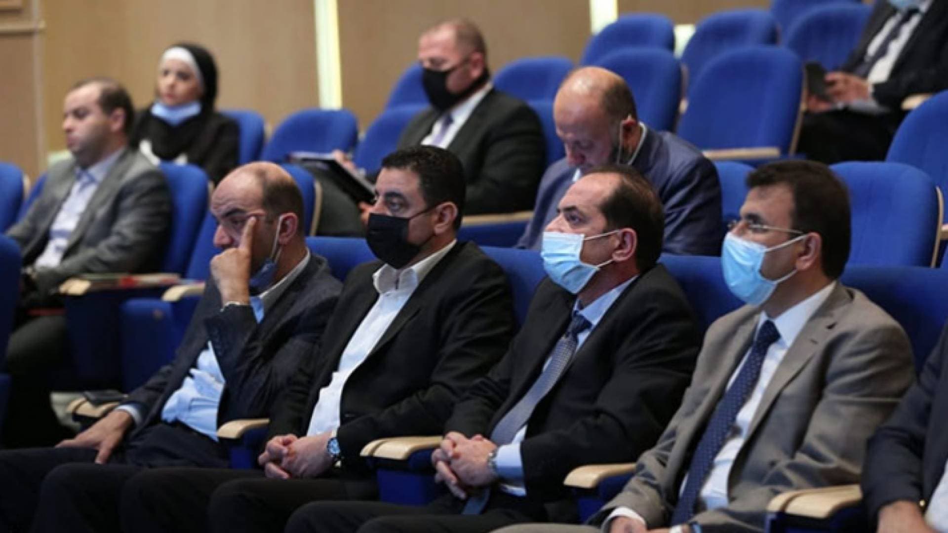 صناعيون يطالبون بتعديل قوانين وتقليل إجراءات إنجاز المعاملات