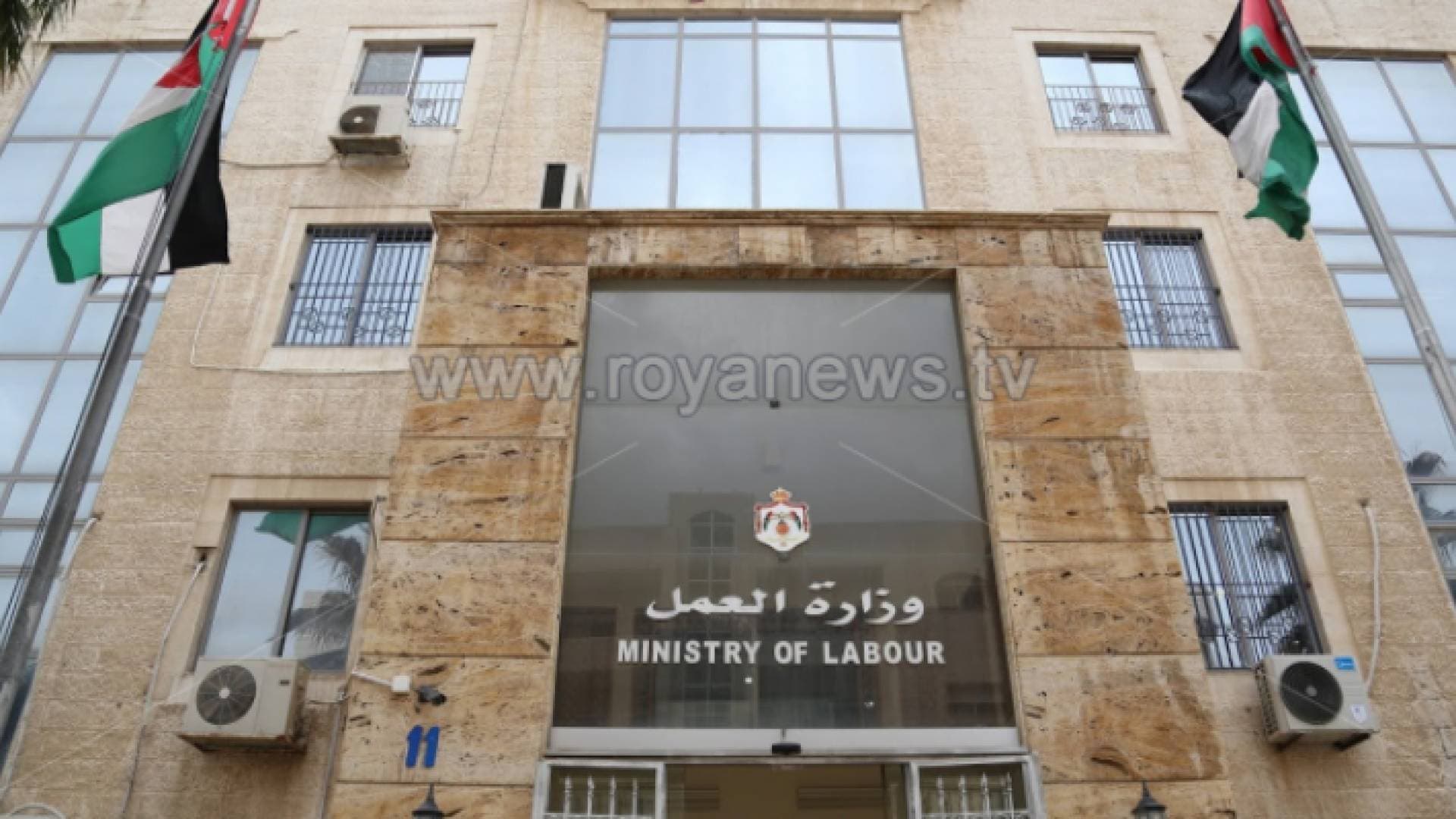 "العمل" تواصل استقبال مراجعيها السبت