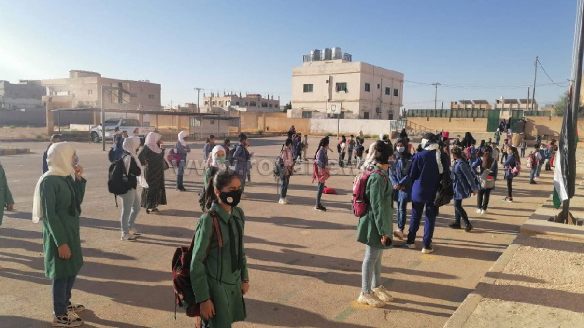 عبر الفاقد.. المدارس تحتضن طلبتها وجاهيا صباح الأحد بعد غياب طويل - صور