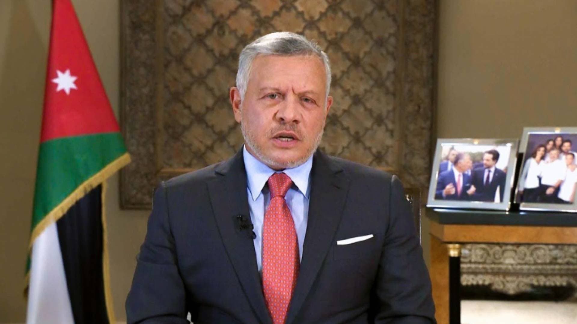الملك يعزي عون بضحايا حادث انفجار عكار
