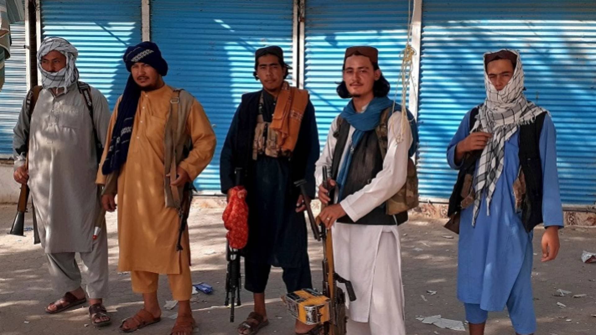 جنود أفغان يبحثون عن طالبان ليس لقتالهم بل طلبا للعفو