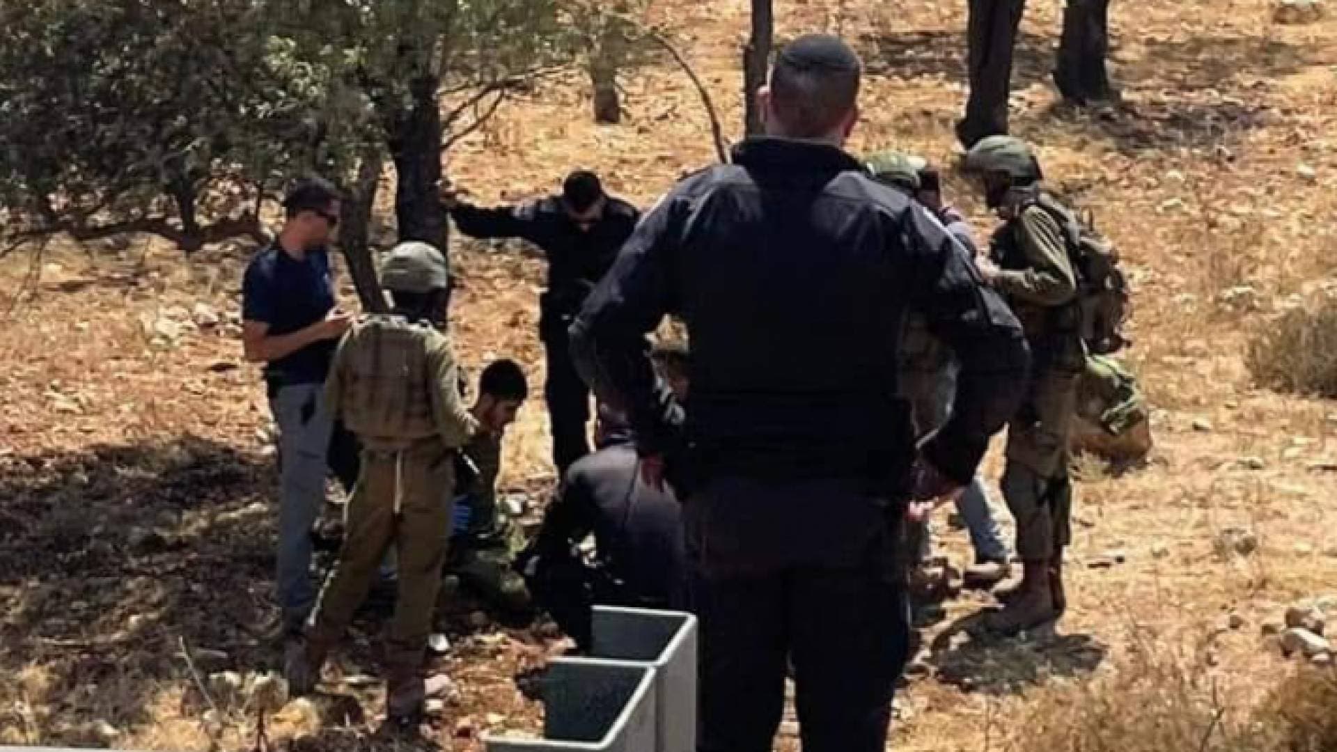 اعتقال فلسطيني متنكرا بزي "جندي اسرائيلي" - صور