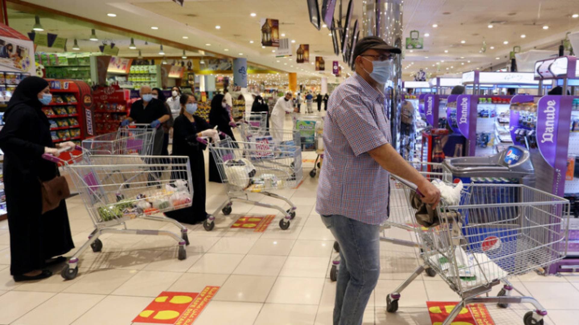 السعودية.. عقوبة عدم الالتزام بالكمامة قد تصل إلى ٢٠٠ ألف ريال