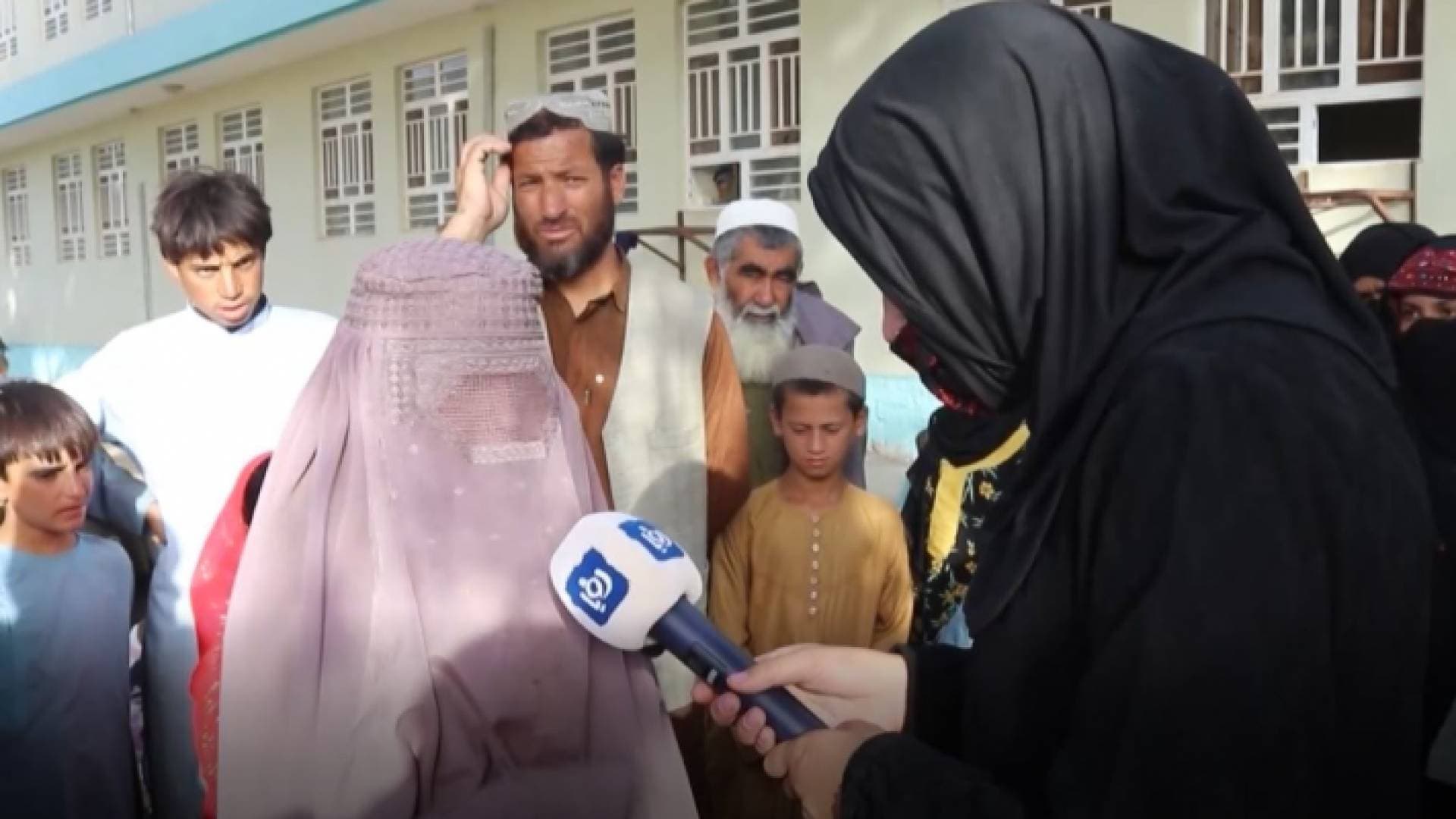 كاميرا رؤيا ترصد مخيمات النزوح في أفغانستان قبل سقوطها على يد طالبان بـ٣ أسابيع - فيديو