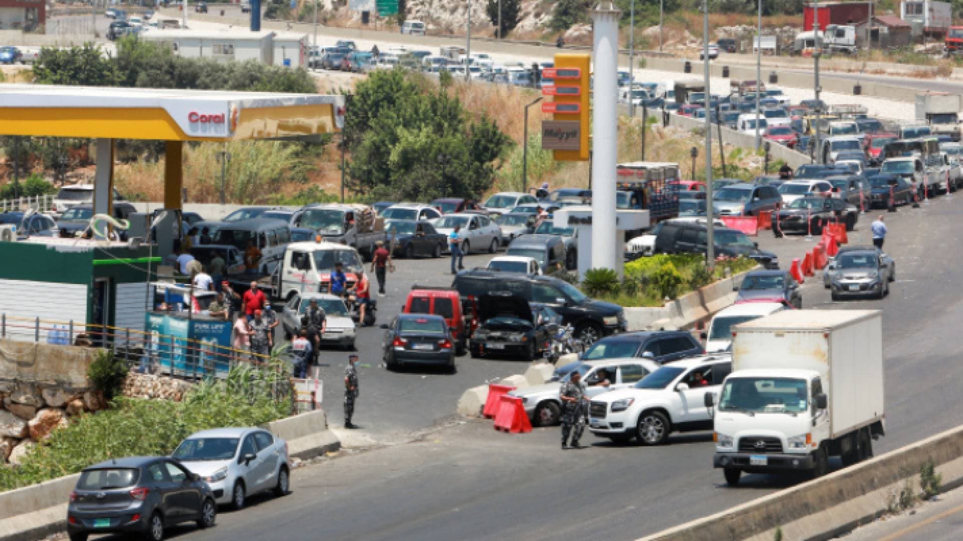 شركة محروقات تقفل محطاتها في لبنان لعدم توفر الوقود