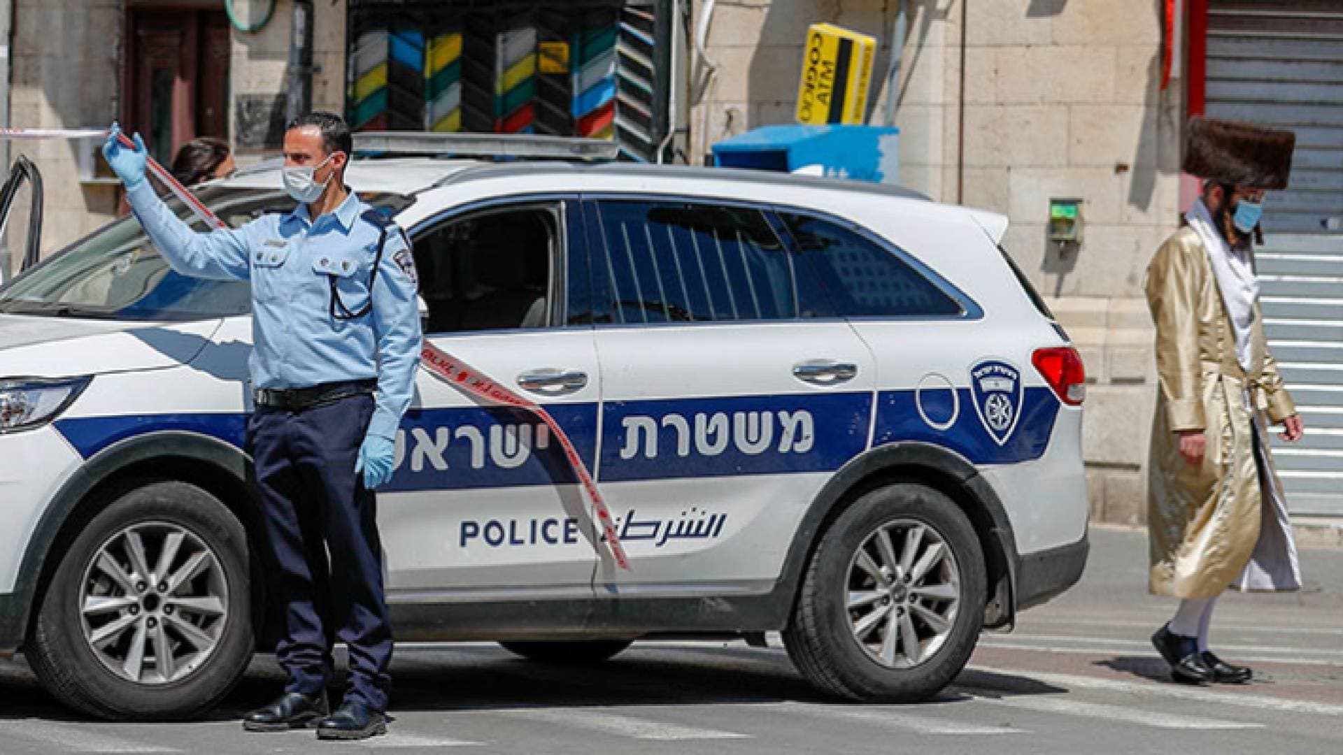 مستوطنون يطعنون فلسطينيا في القدس المحتلة