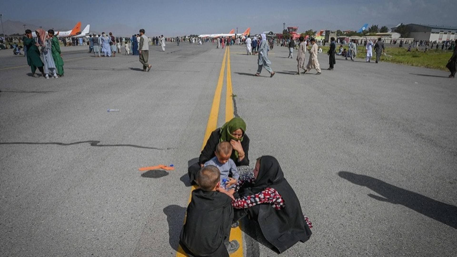 الناتو يجلي أكثر من ١٨ ألف شخص من مطار كابول
