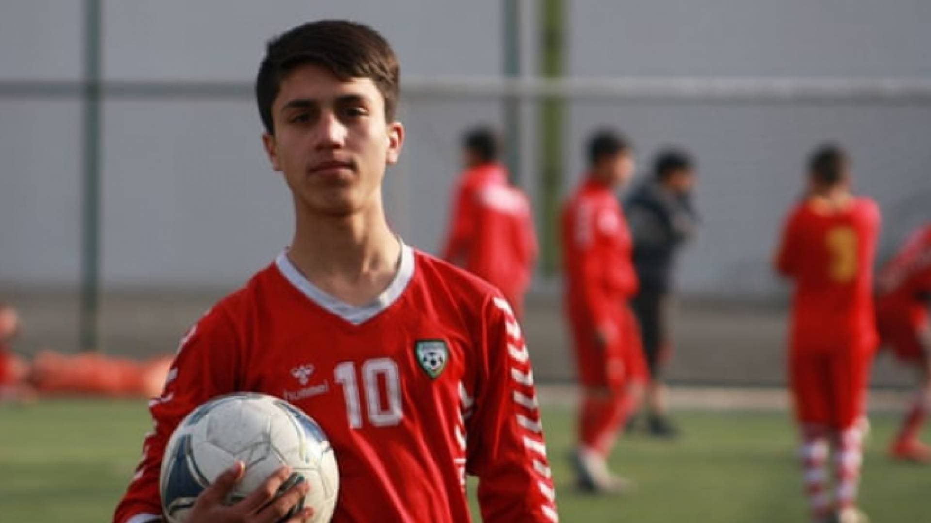 سقط من طائرة "كابل".. نهاية مأساوية للاعب منتخب أفغانستان