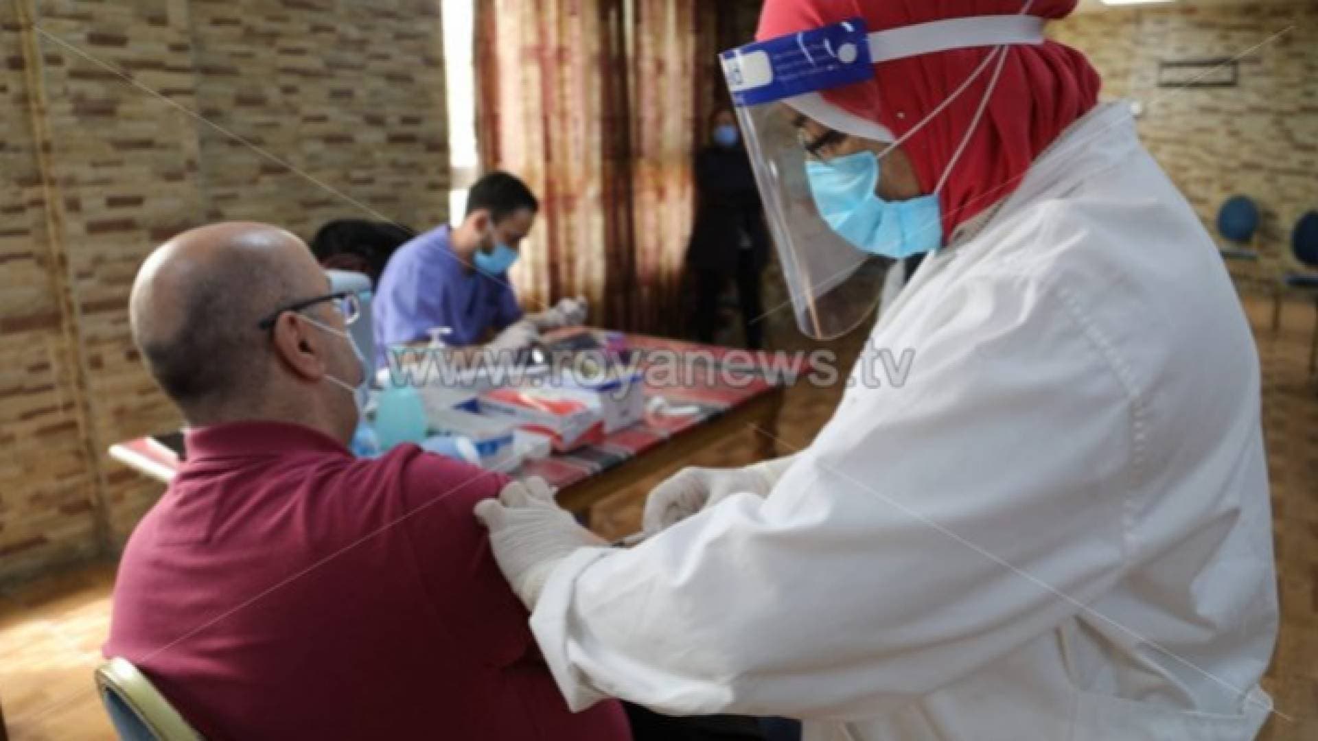 هل يعطي الأردن جرعة ثالثة من لقاح كورونا ؟.. "الأوبئة" تجيب