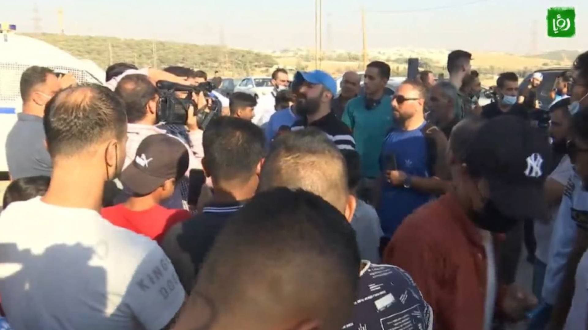 جماهير الفيصلي تعتصم أمام مقر النادي - فيديو