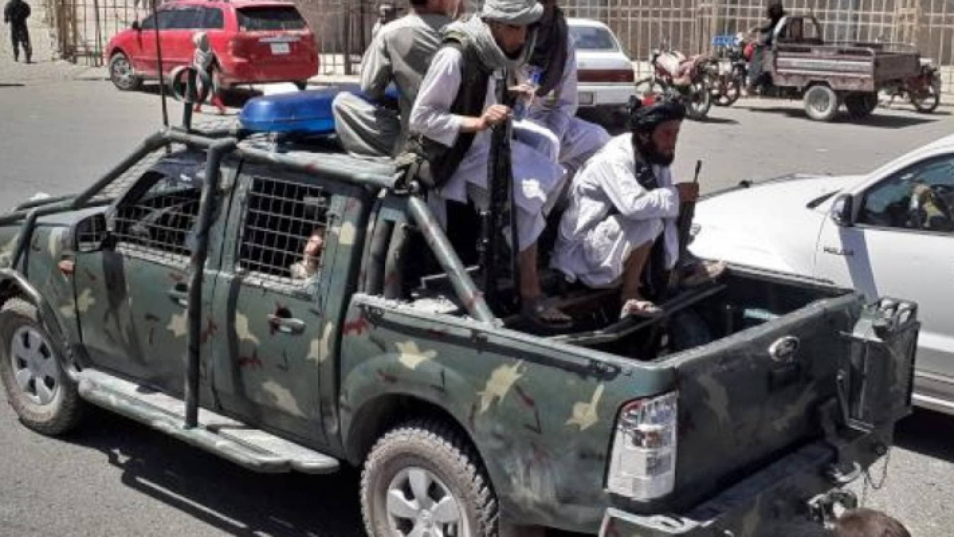 الولايات المتحدة تطلب من مواطنيها تجنب مطار كابول