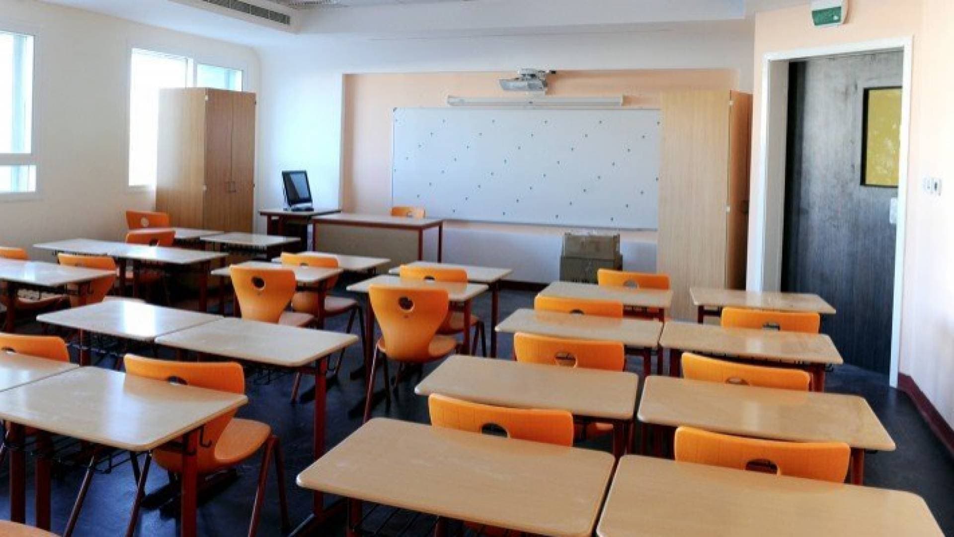 غرامات تصل إلى ١٠٠ ألف دينار بحق أي مدرسة خاصة تحجز وثائق طالب