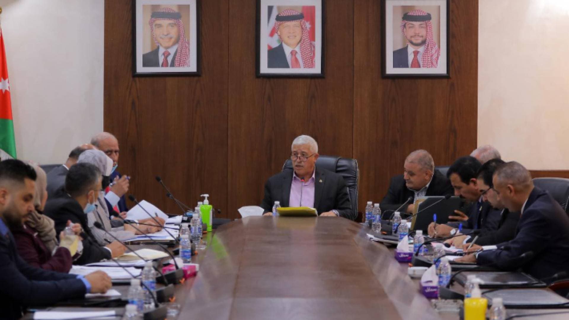 مشادة كلامية في اجتماع لمناقشة مطالب الفئة الثالثة في "التربية"