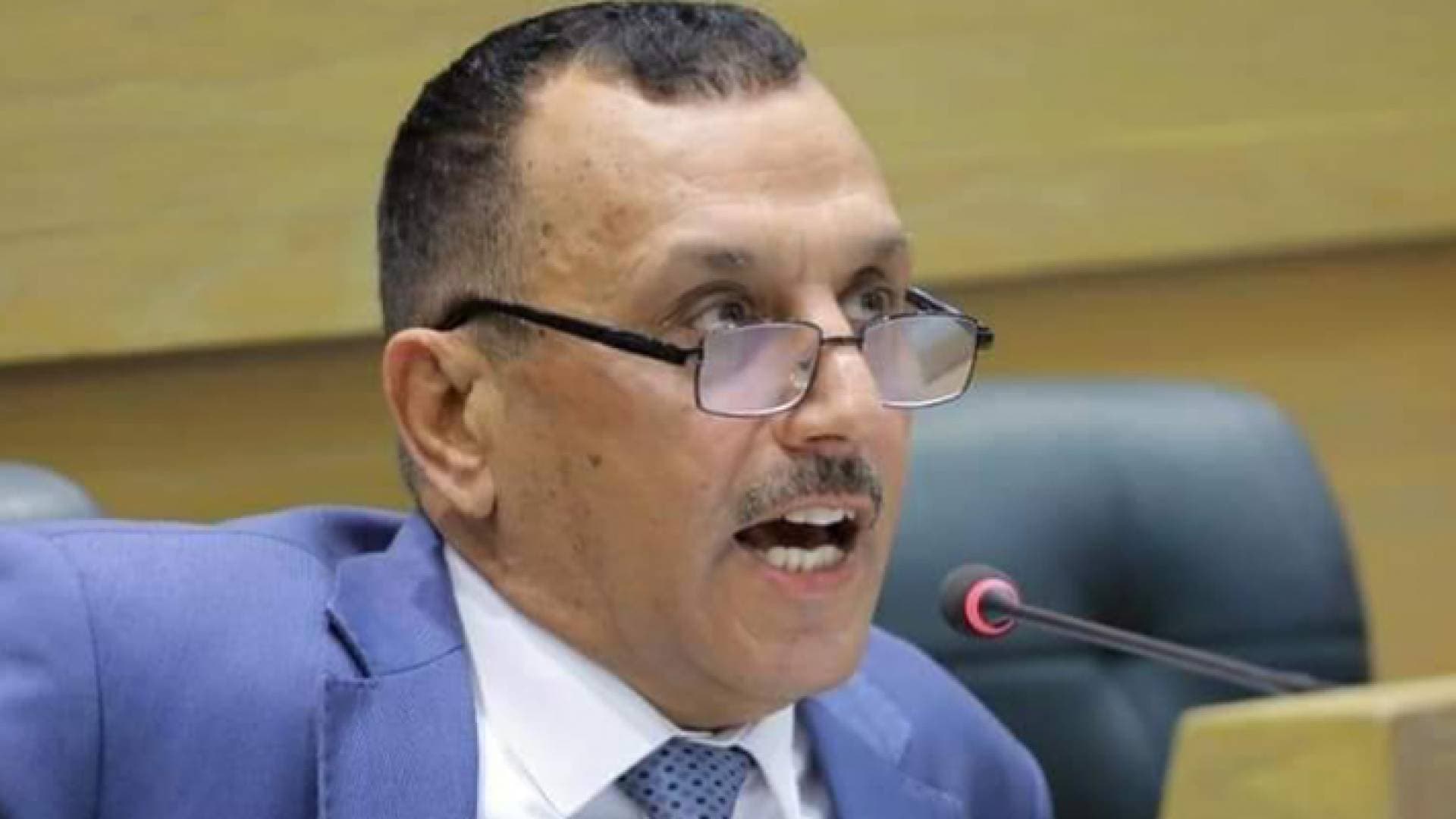 النائب إبداح يسأل الخصاونة عن مسوغات التعيين على الحالات الإنسانية والاستثنائية