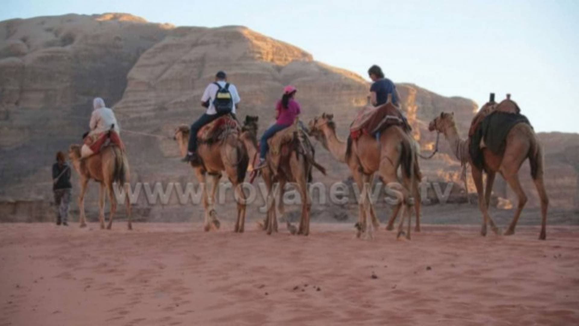 ٩١٥ مليون دولار عائدات قطاع السياحة في الأردن