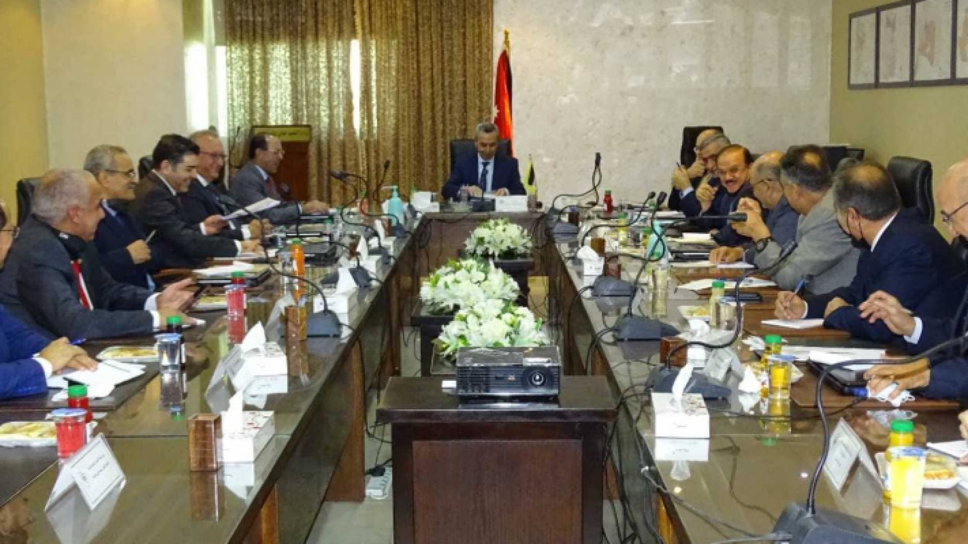 أبو قديس لرؤساء الجامعات: ضرورة ادماج التعلم الالكتروني وتطبيق أمر الدفاع ٣٢