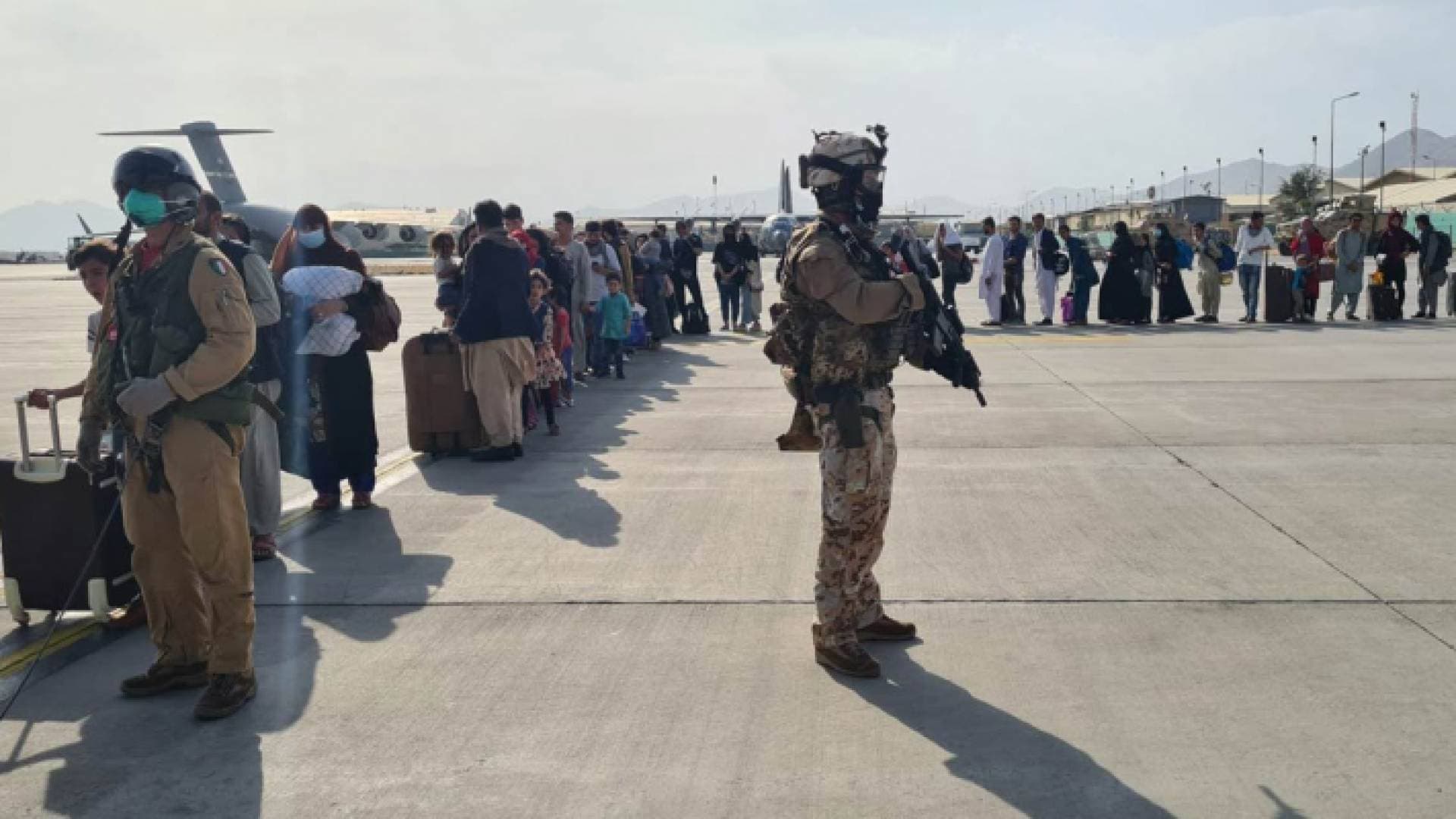 واشنطن وحلفاؤها يحذرون من "تهديد إرهابي" في مطار كابول