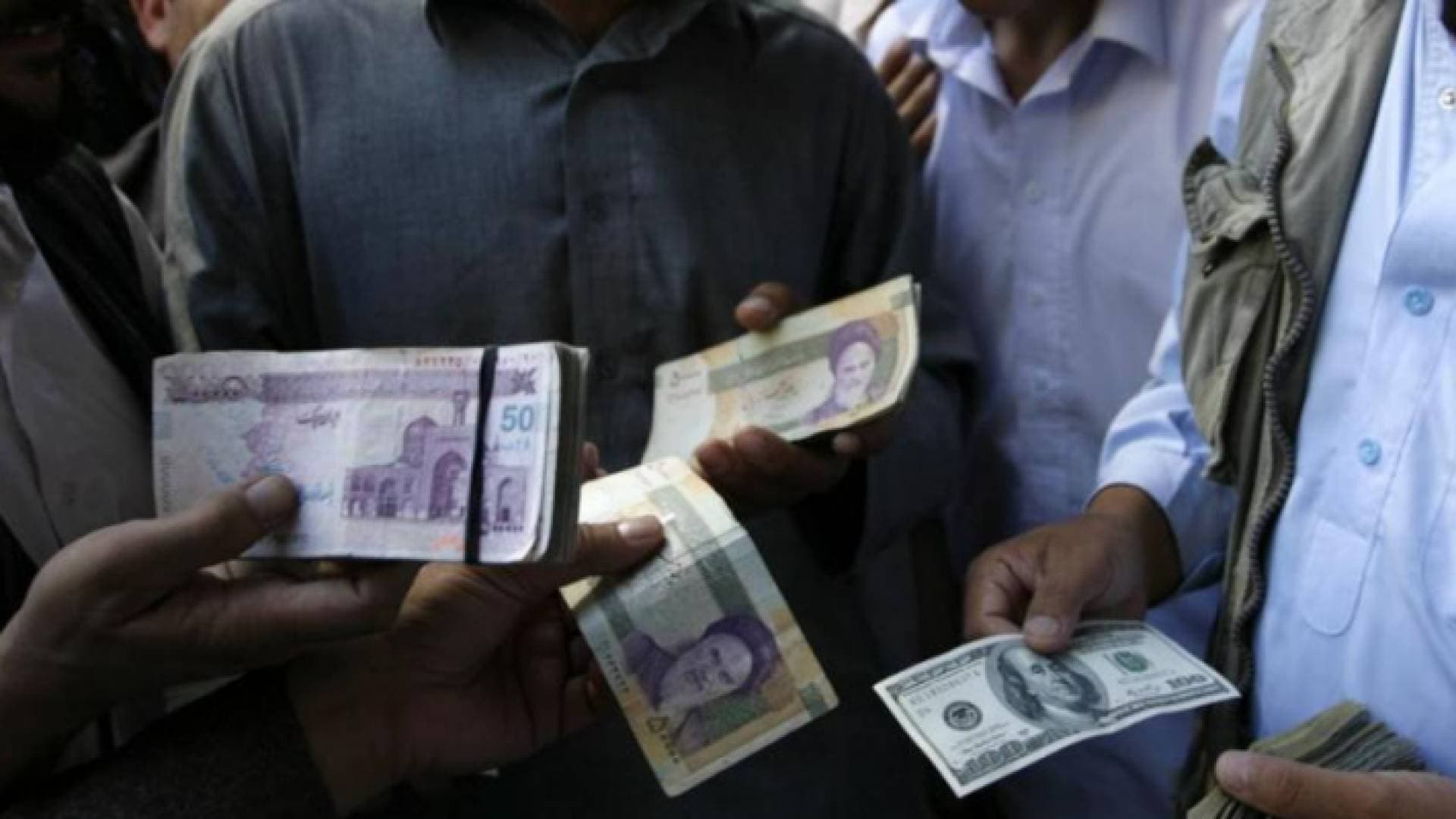 أفغانستان تغرق في الفقر.. موظفون بلا رواتب وأموال مجمدة