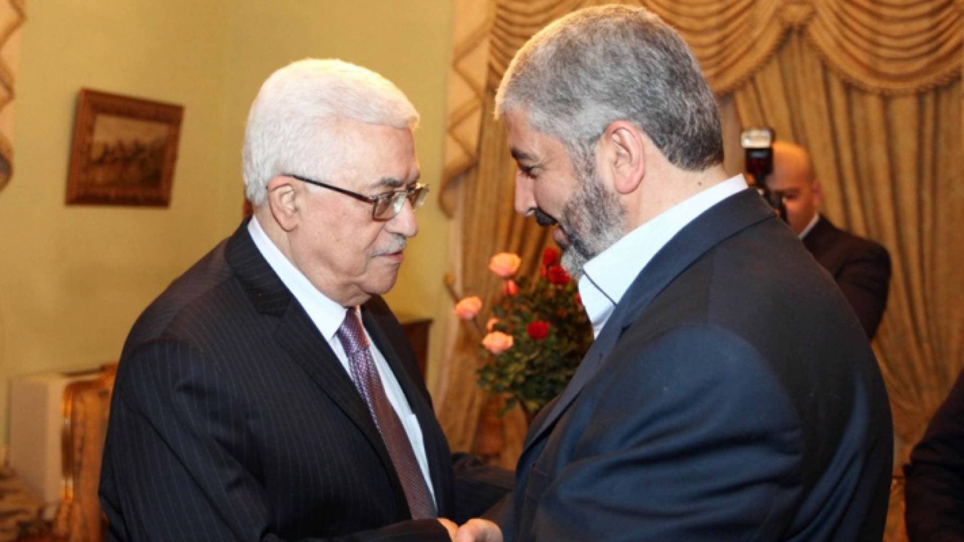 عباس يهاتف مشعل معزيا بوفاة إبراهيم غوشة