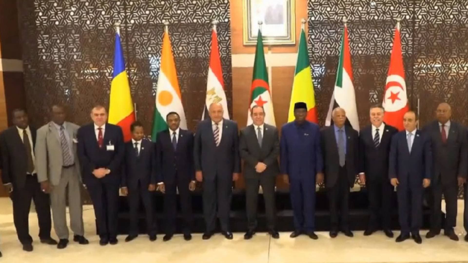 بدء اجتماع دول جوار ليبيا في الجزائر