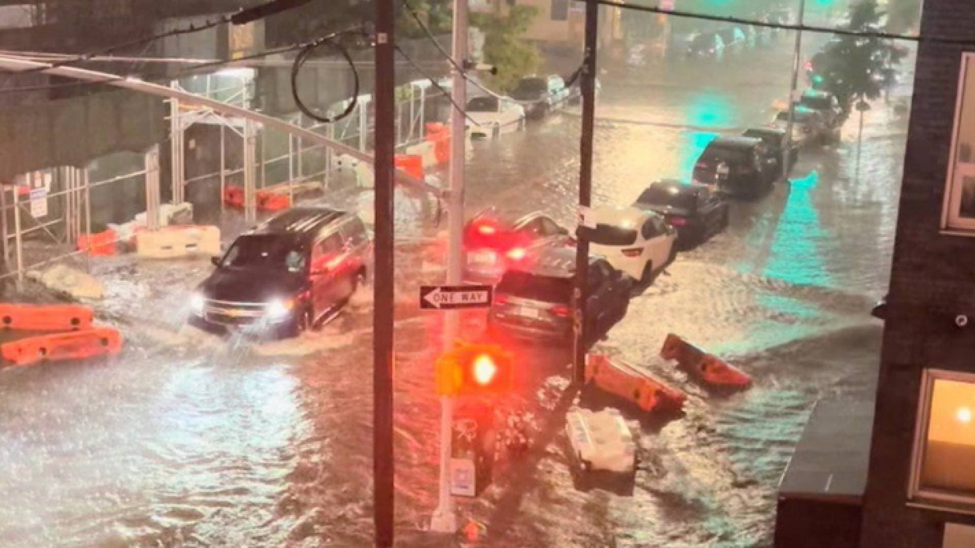 حاكمة نيويورك تعلن حالة الطوارئ في الولاية بسبب العاصفة آيدا - فيديو