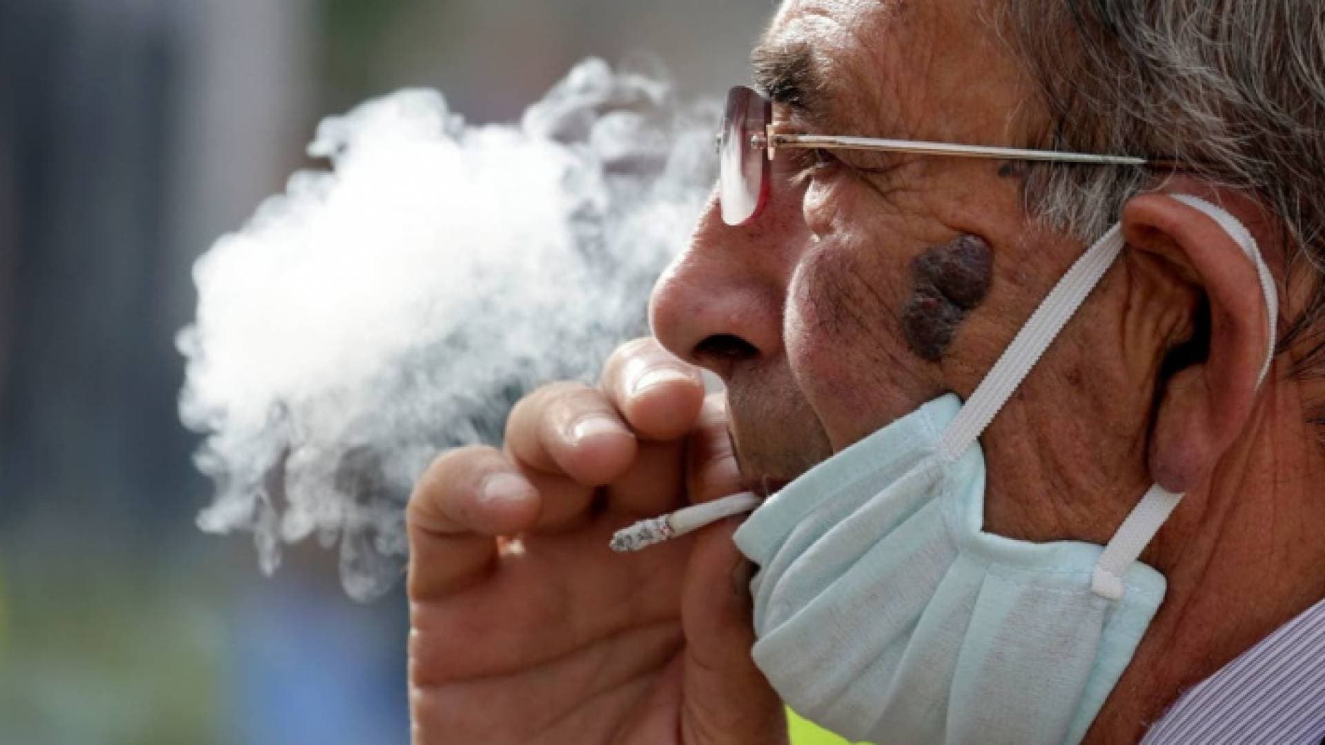 طبيب يوضح كيف زاد كورونا من الوفيات بسبب التدخين