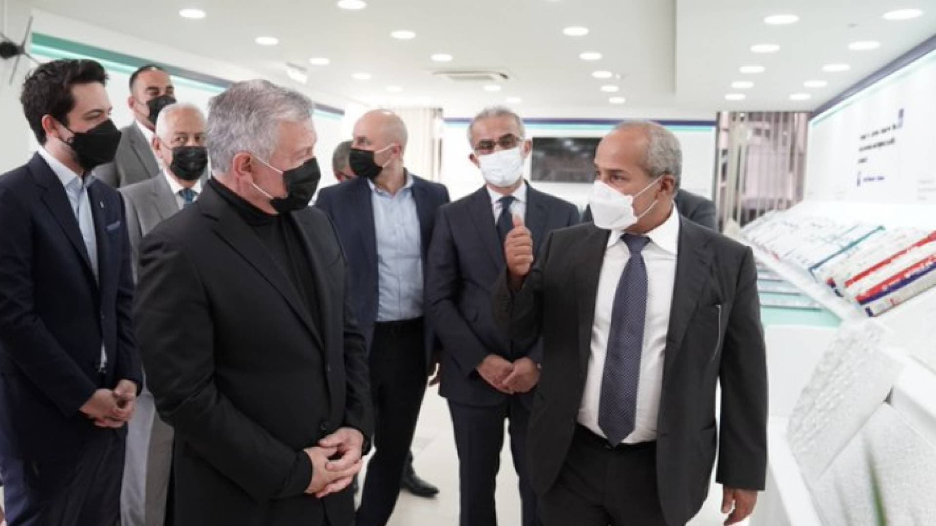 الملك يزور مجمعا صناعيا في القطرانة