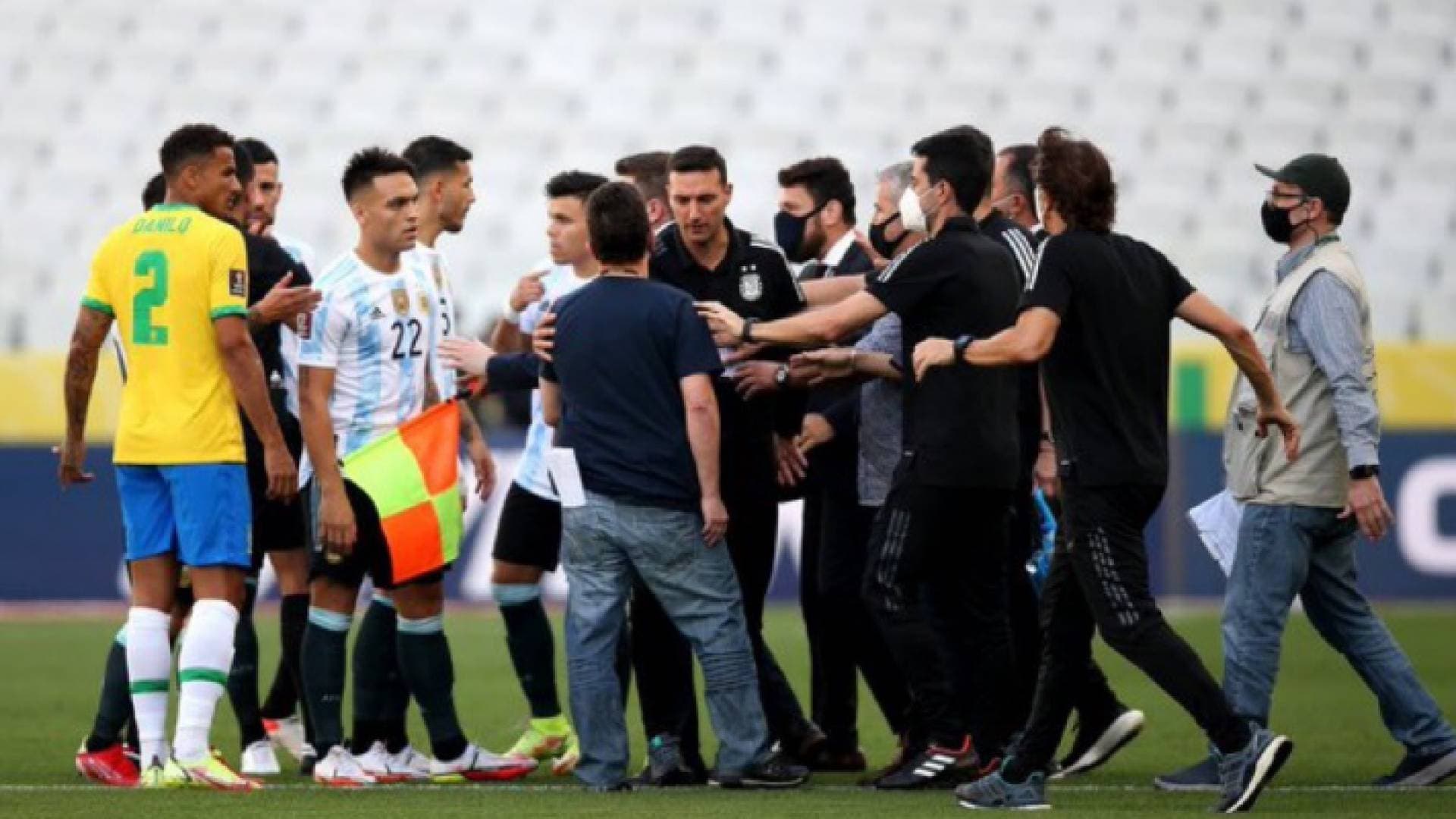 توقف مباراة البرازيل والأرجنتين ومغادرة لاعبي التانجو - تفاصيل